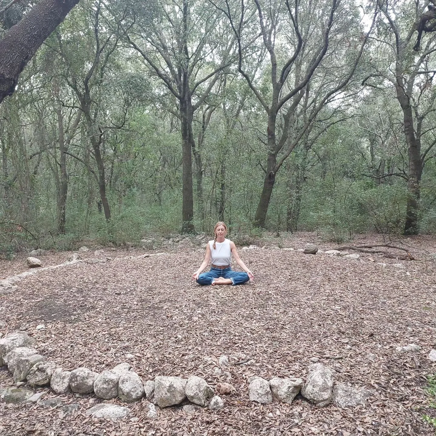 Bienvenido Equinocio ✨️

Que su energ&iacute;a nos ayude a bajar a tierra, a lo simple, a sentir bajo nuestros pies descalzos su sost&eacute;n.

Es un momento muy especial de sembrar prosperidad en nuestras vidas y en las clases lo vamos aprovechar. 