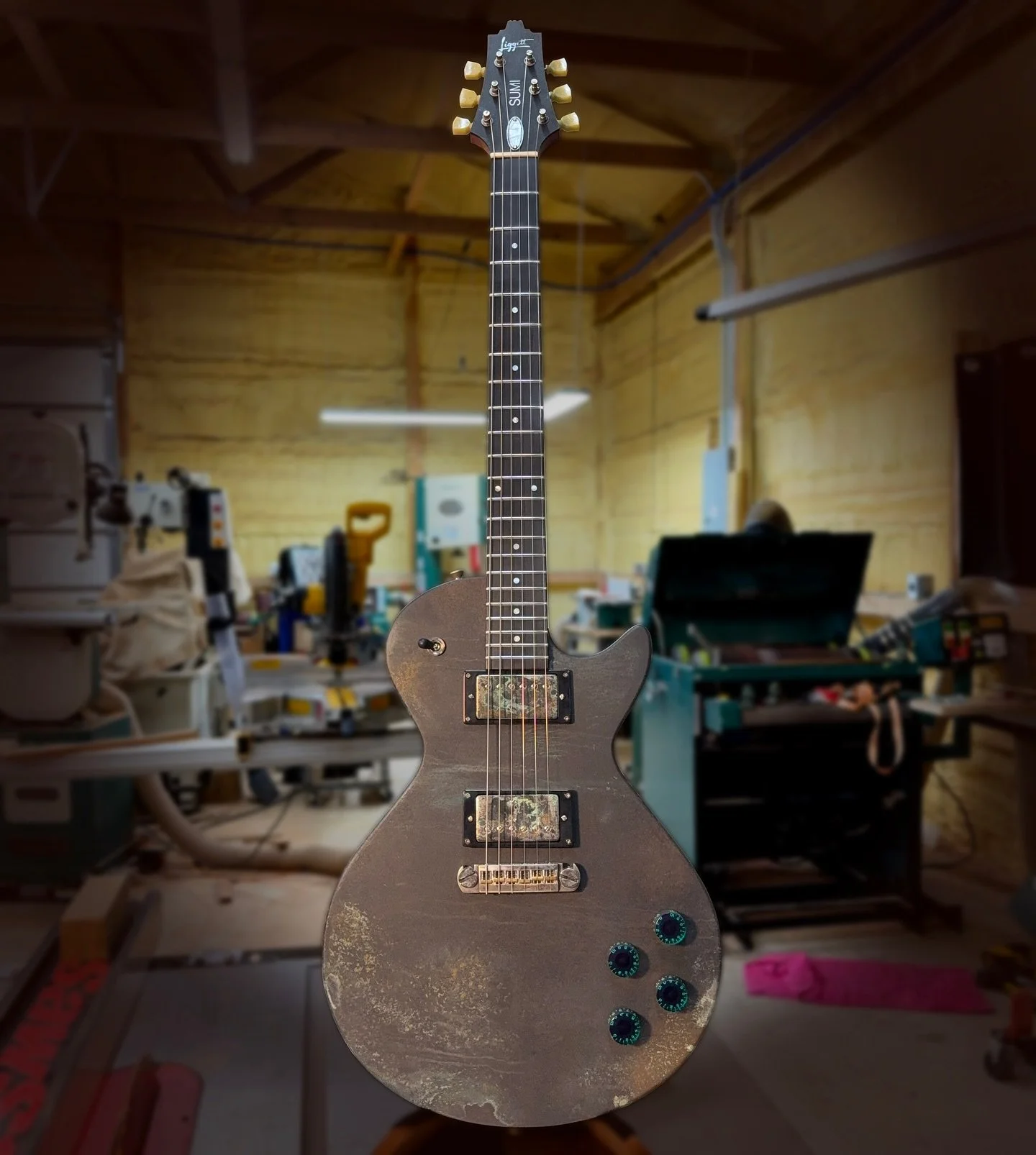 Liggett Sumi Slab-Body with Patina Finish 📸 
25&rdquo; Scale
Mahogany body &amp; neck
@throbak_electronics SLE-101 pickups w/ aged covers
.
.
.
#liggettguitars #guitarsofinstagram #boutiqueguitars #guitarsdaily #guitarporn #guitar #guitarist #guitar