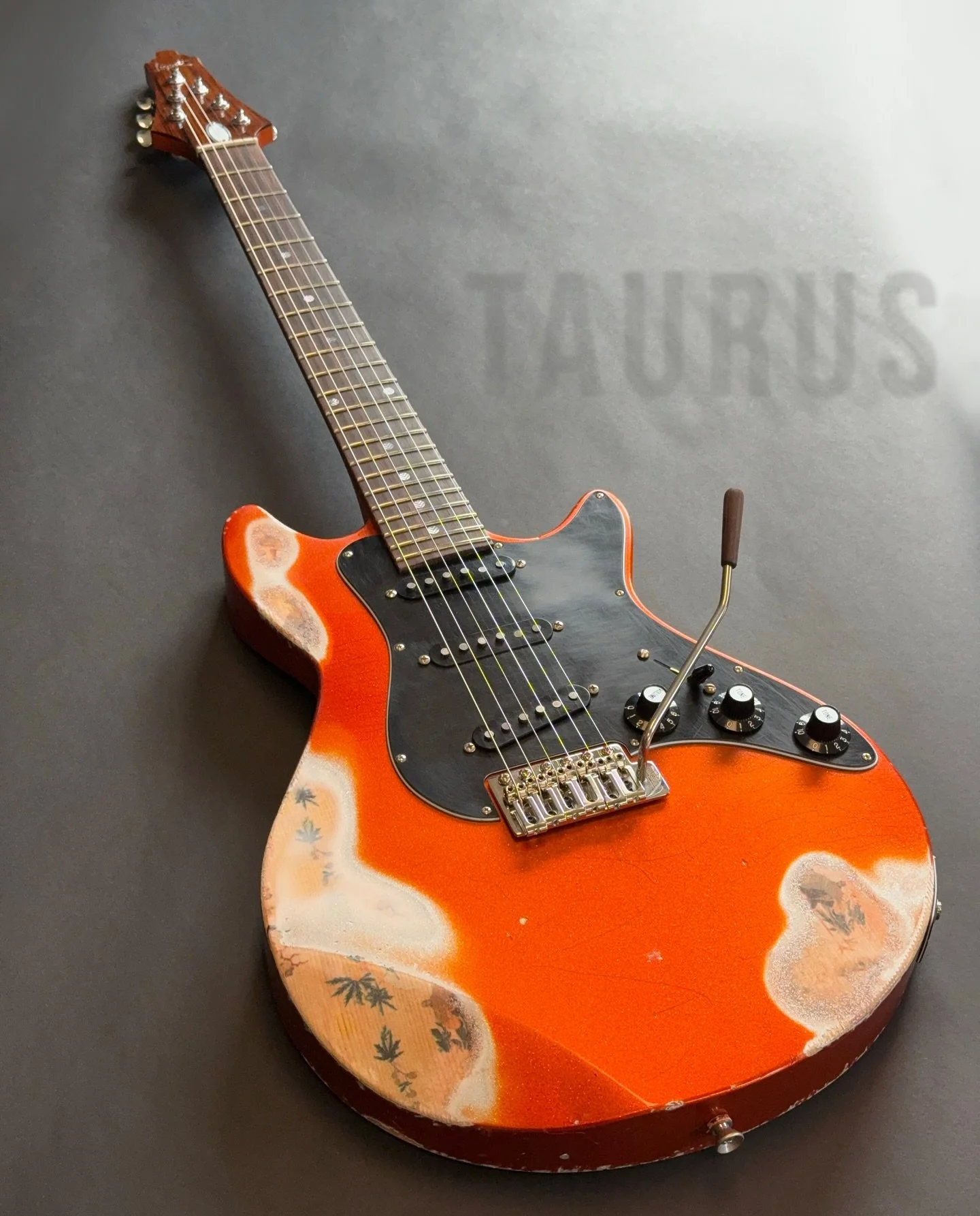 All Sitka Spruce Taurus in heavy relic. @houseofkolor_ &ldquo;Evil Pumpkin&rdquo; 🎃 over metal flake and Japanese block print. Brazilian Rosewood fingerboard, headstock, and trem tip. 

The Liggett Taurus is designed to remain as in-tune as possible
