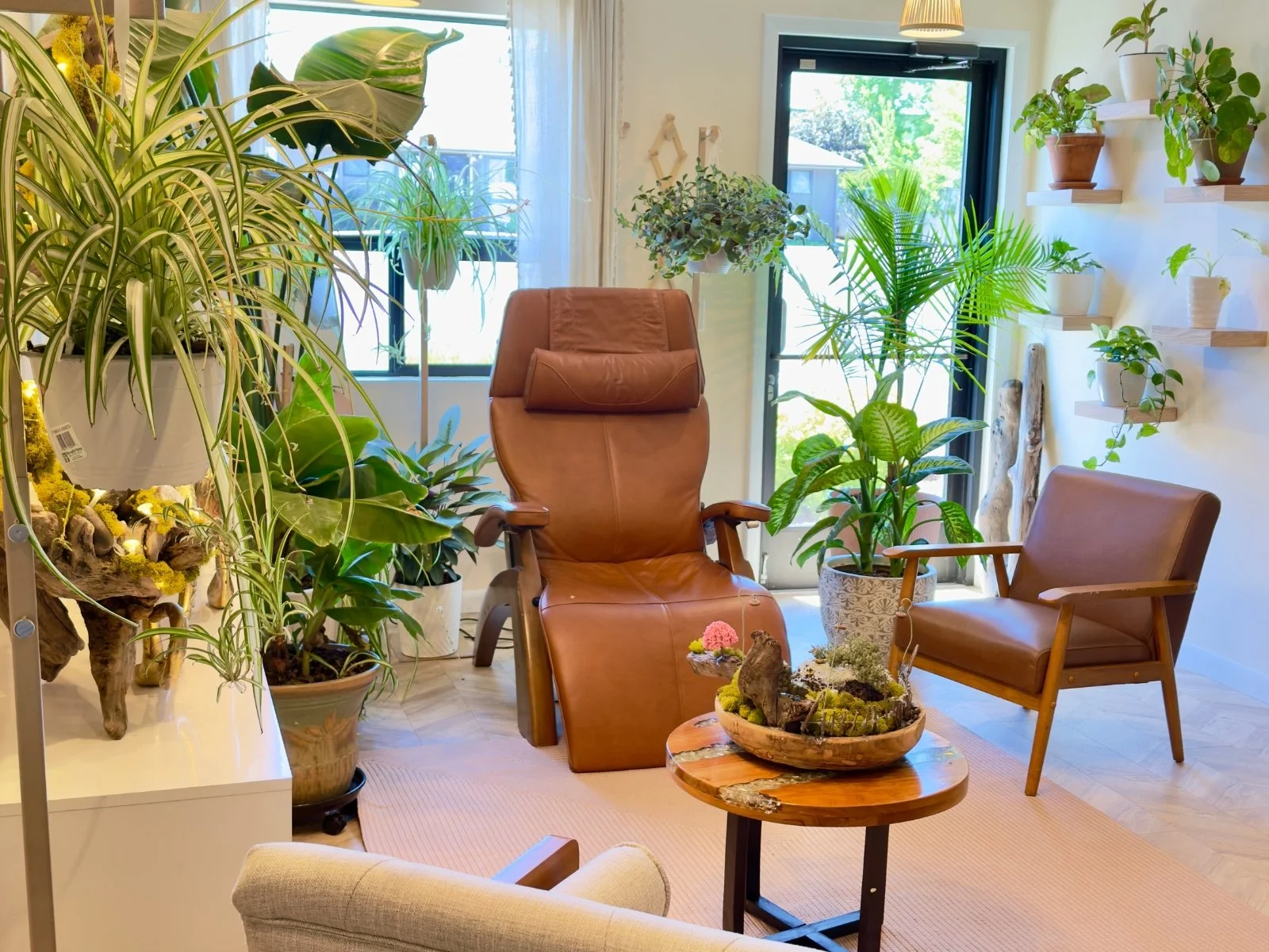 shes-dubon-spa-lounge-hood-river-oregon.jpg