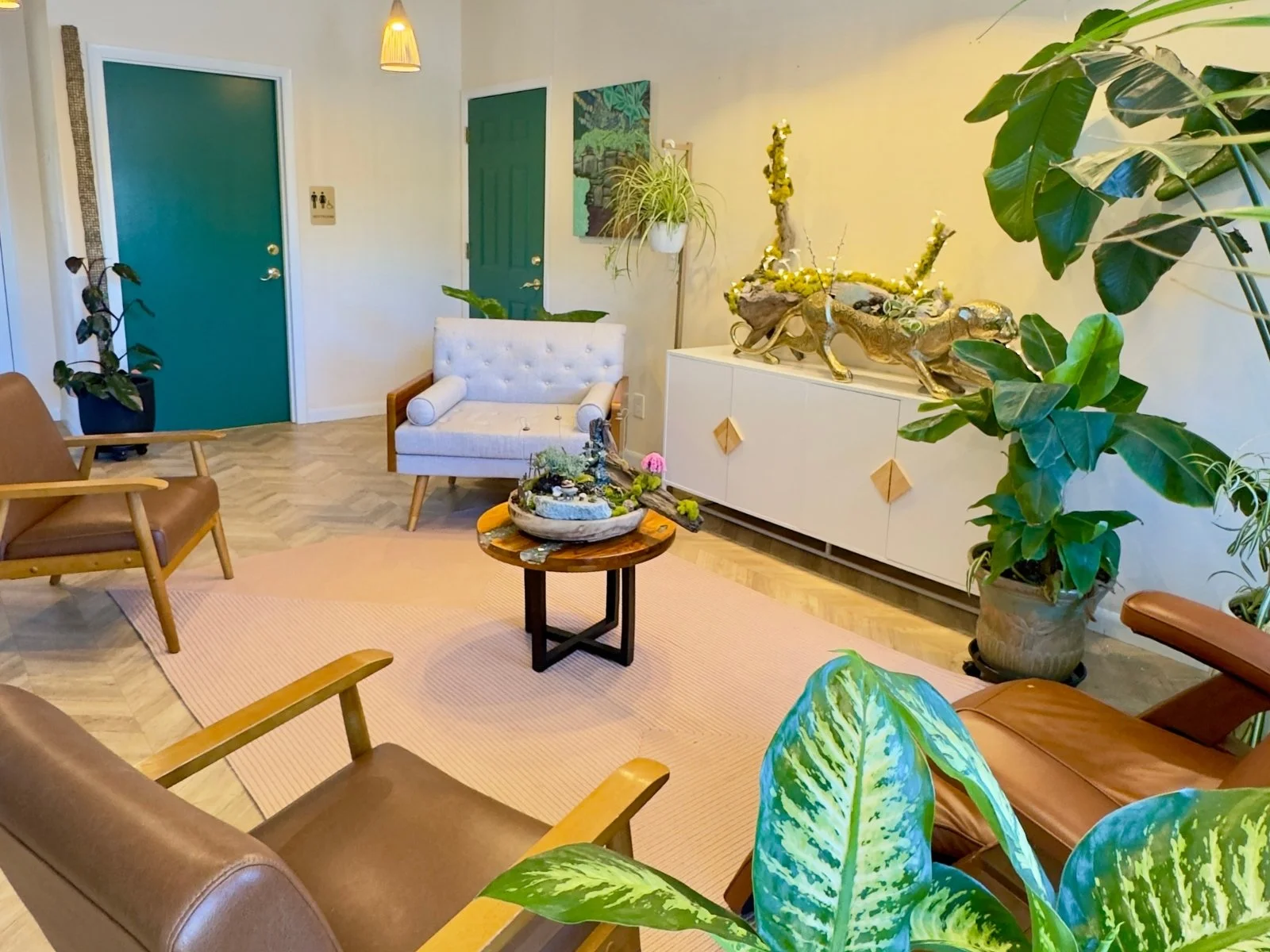 shes-dubon-salon-spa-interior-hood-river.jpg