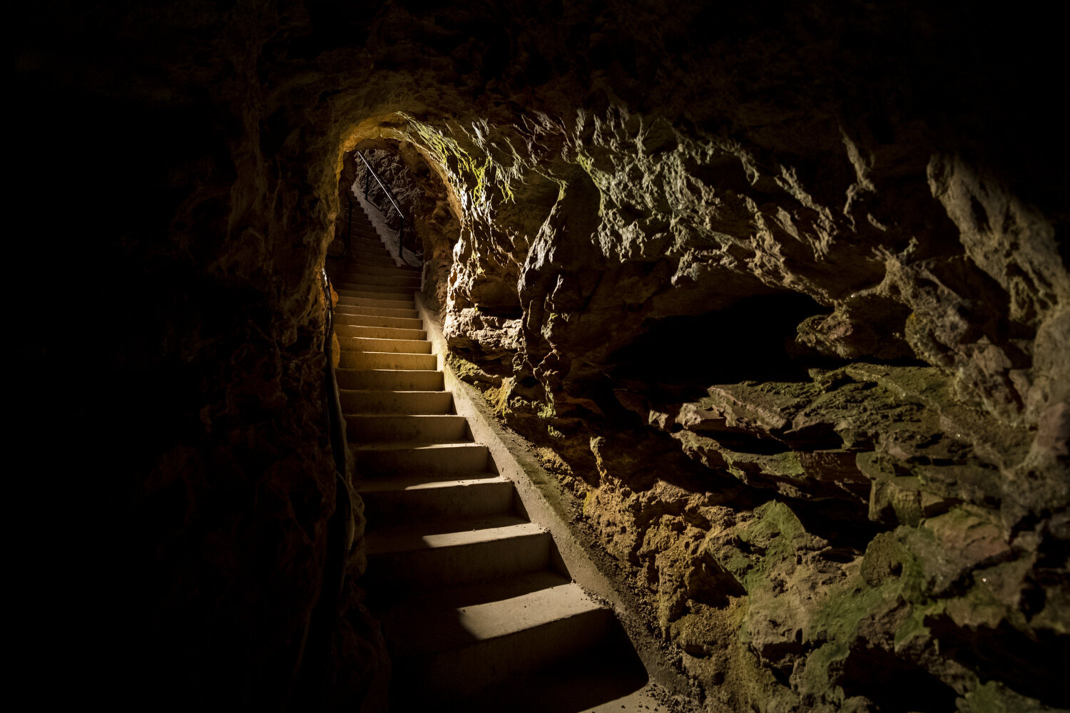 wonderland cave tour