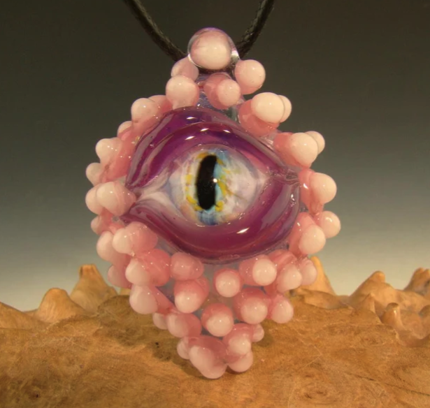 Pendant Eye of the Creature with Mini Fangs