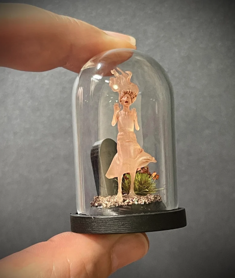 Mini Ghost Girl Diorama