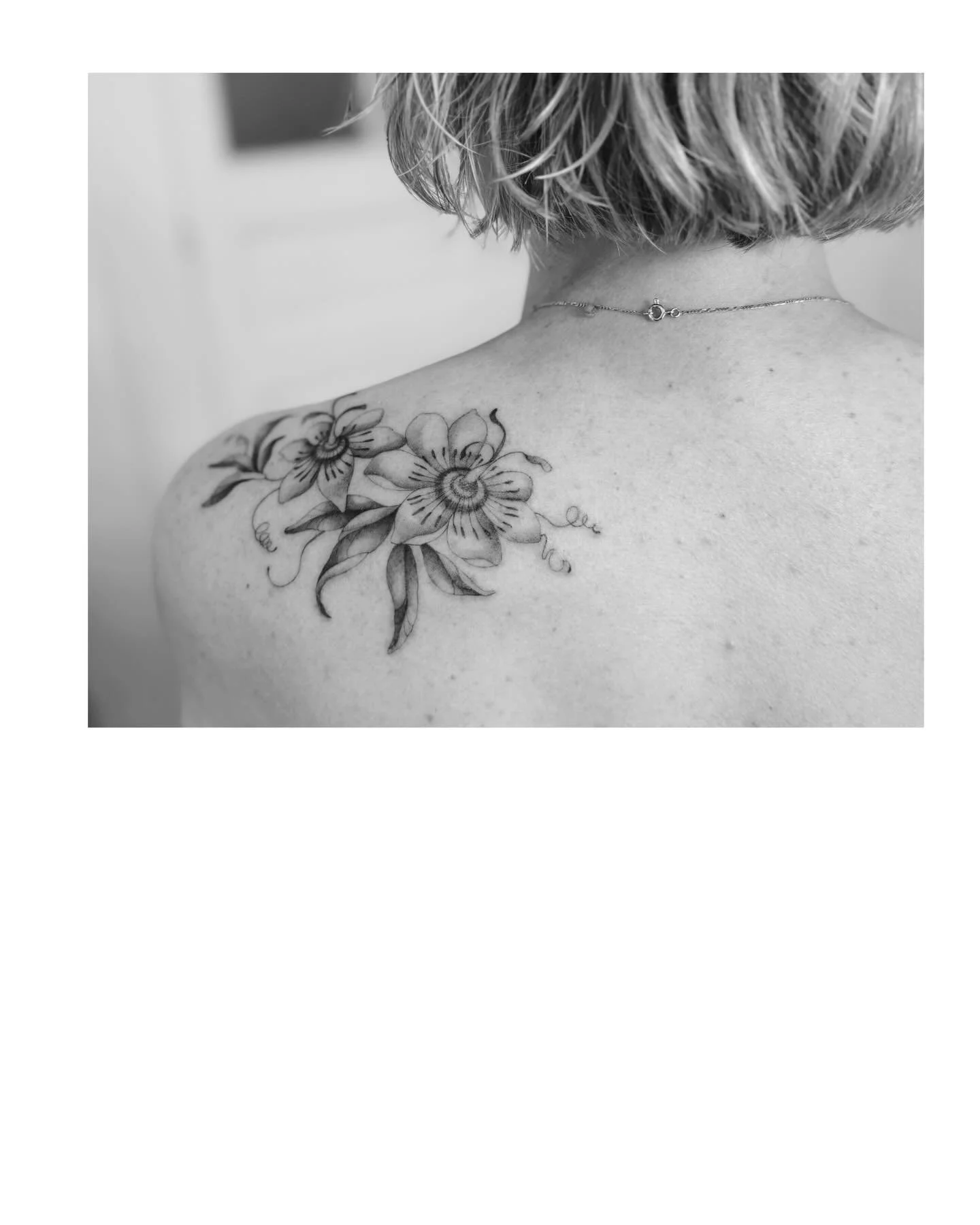 C&rsquo;&eacute;tait la proposition N.1 du mois de f&eacute;vrier ; passiflore. Merci &agrave; &Eacute;lodie venue de Seine et Marne.
Free hand only !
.
.
.
#tatoueusemontpellier #tatoueuseparis #tatoueusemarseille #tatoueusebordeaux #passiflore