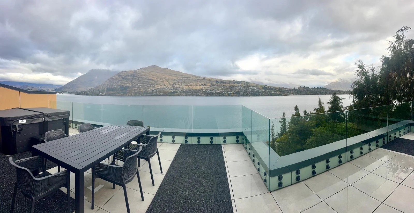 NZ_OaksBalcony.jpeg