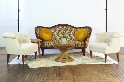 Flo & Bonnie Demi Lounge