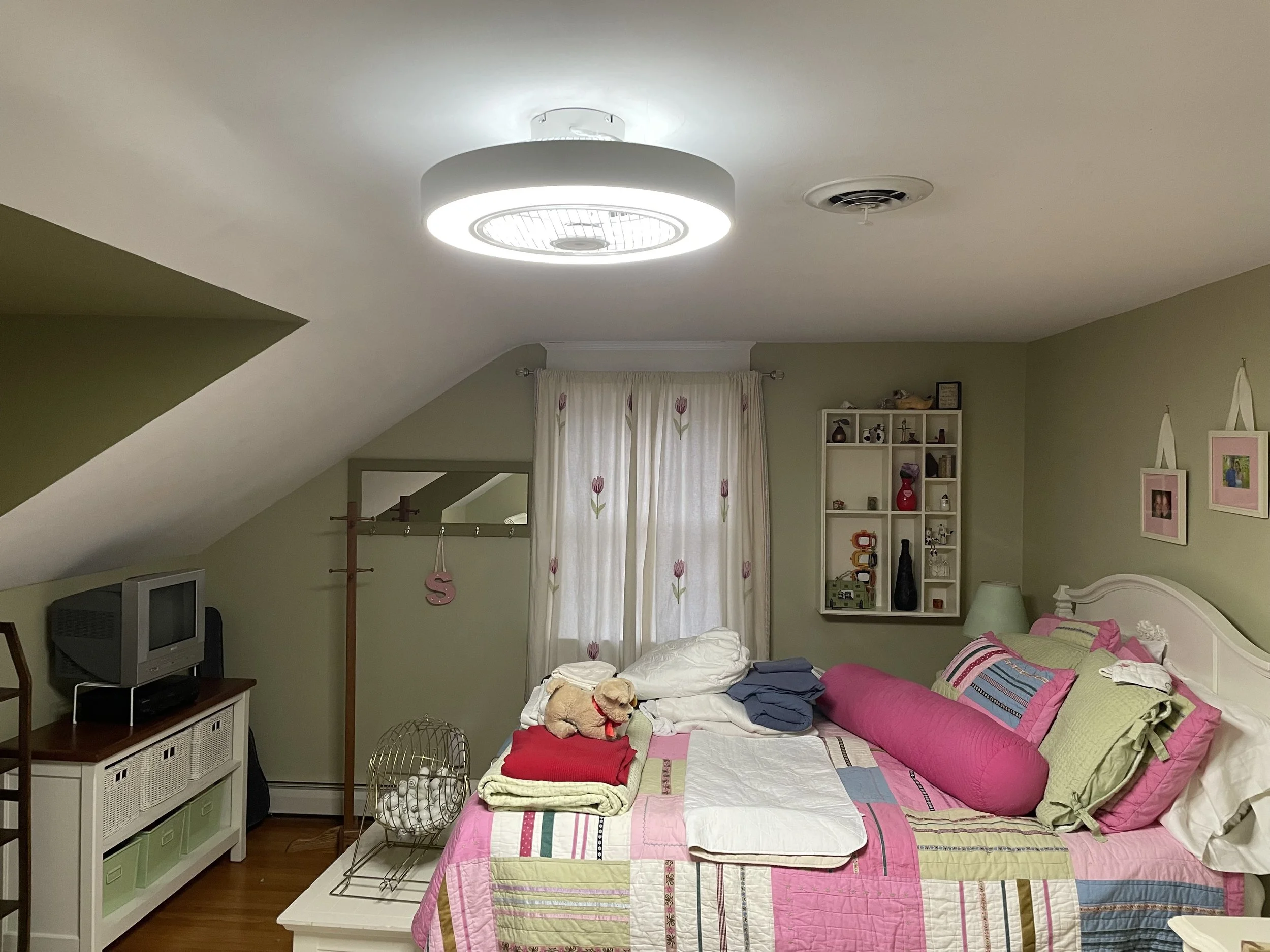 gail bedroom fan, light.jpg