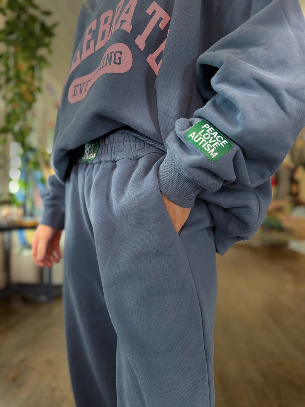 UNDERCOVERmaximum disorder minimumスウェット Pink + Denim Celebrate Everything Mockneck — PEACE LOVE AUTISM