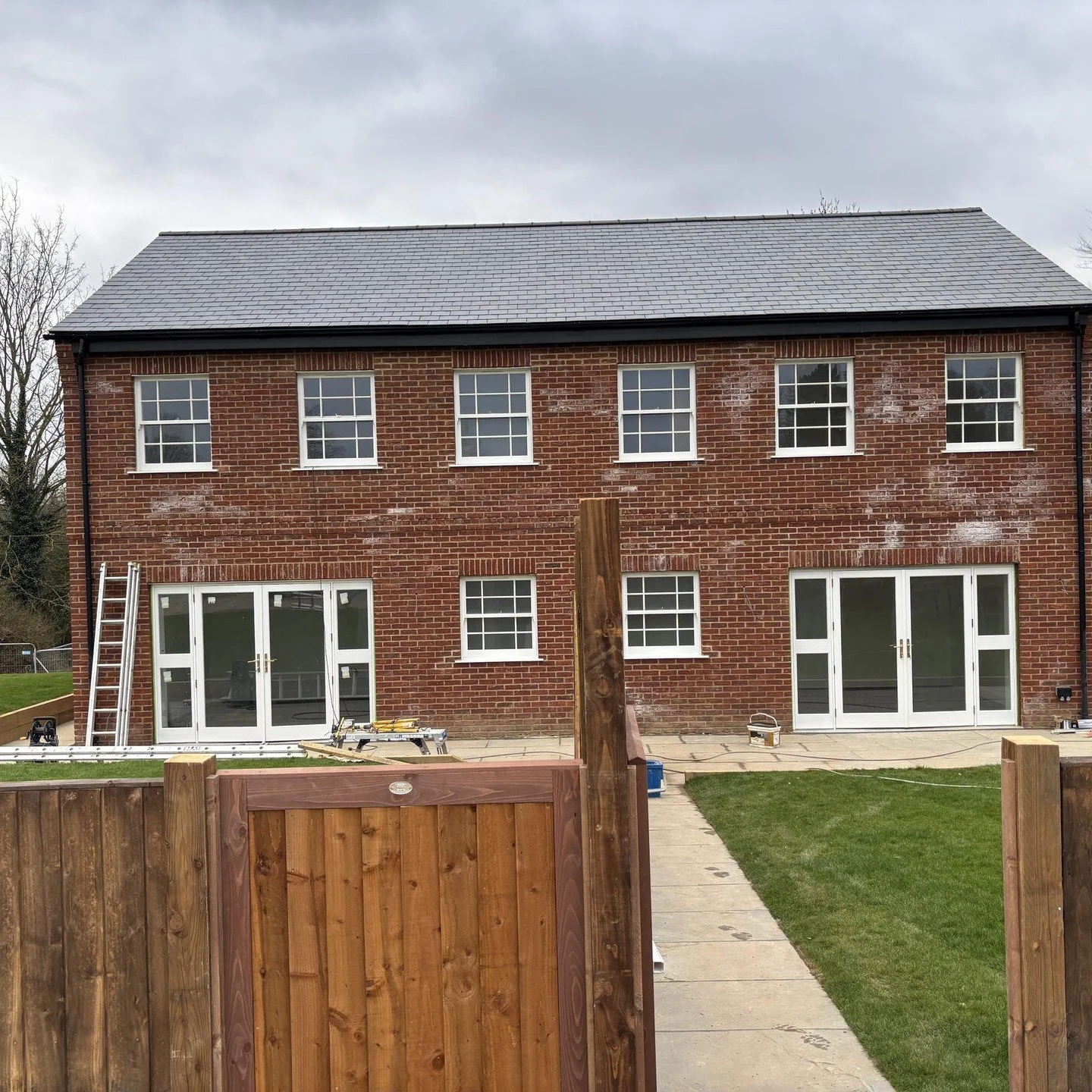Proud to have supplied our PAS24-certified sash windows and doors for this stunning project in Stevenage through one of our trusted trade partners! Swipe to see the elegant interior view and detailed exterior finish. Our timber windows don't just loo