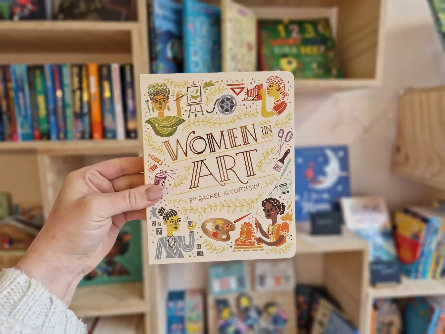✨️ Lots of beautiful new books looking for lovely homes ✨️

#hillsboroughbookshop #supportsmallbusiness #indiebookseller #supportsmallbusiness #hillsboroughbookshop #childrensliterature #childrensbookstagram #youngreaders #readingtogether #earlyreade