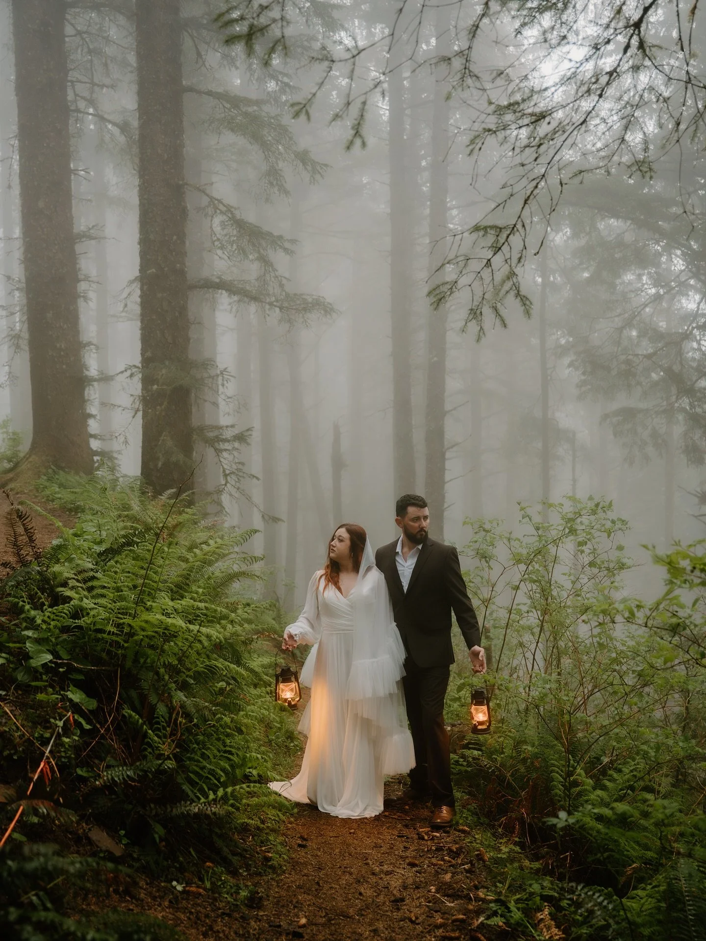 Reminiscing on the foggy forests of Oregon with Shelby &amp; Jason lit by love and the glow of lanterns🖤🕊️✨

Host:@tildeathwedoartsociety
Model: @shelbylaine 
Florals: @wrongnumberfloral 

#oregonelopementphotographer #pnwweddingphotographer #orego
