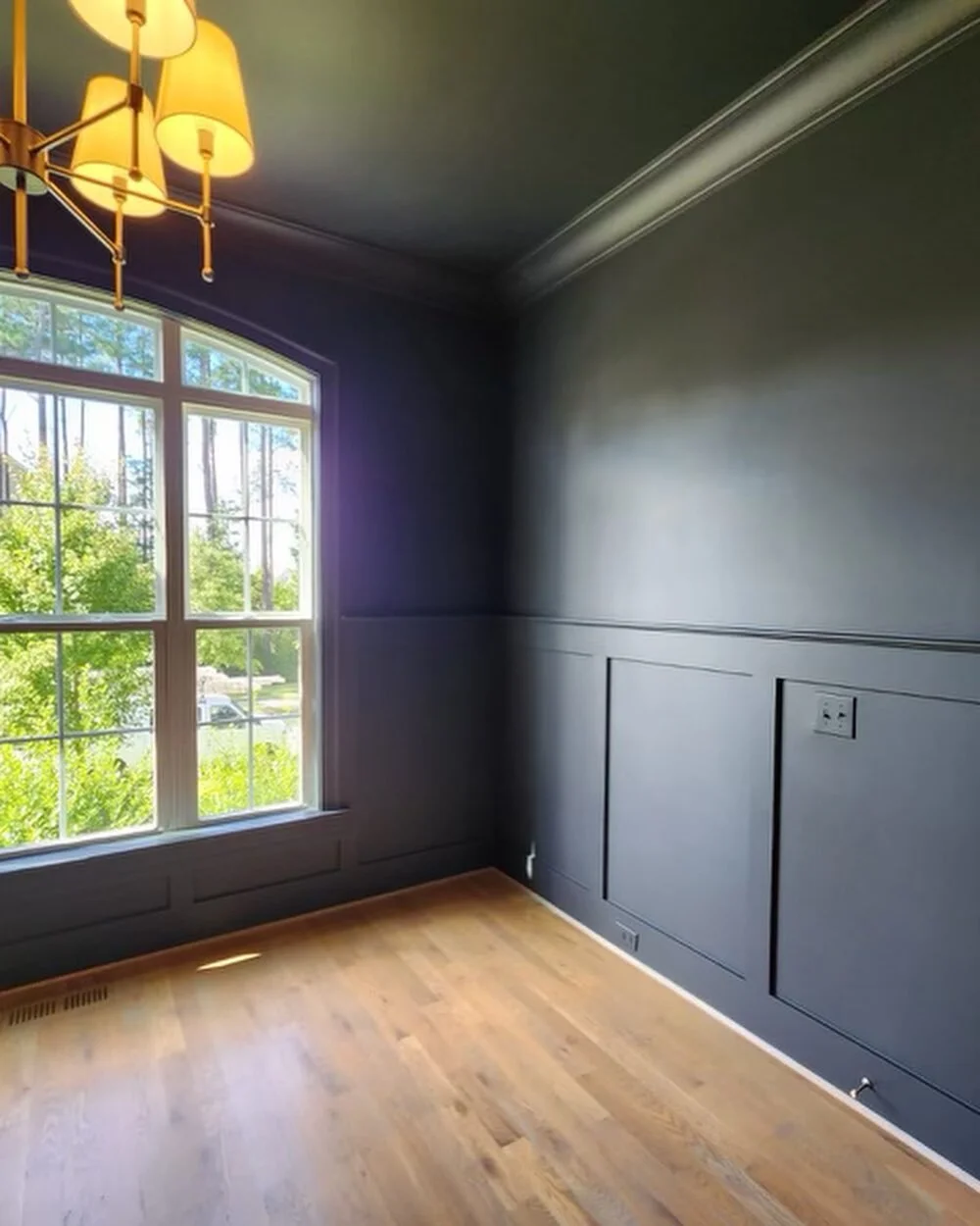 Thinking about painting your whole room black? We&rsquo;re here to tell you to DO IT! 🖤