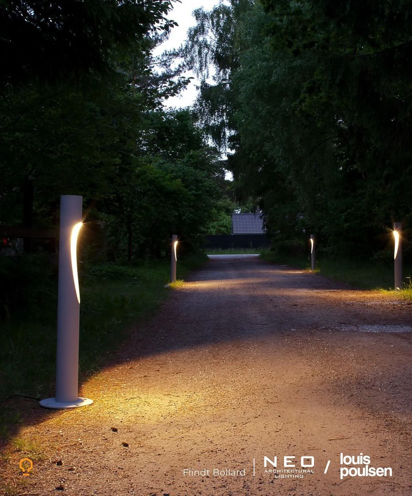 NEO / LOUIS POULSEN&nbsp;|&nbsp;FLINDT BOLLARD&nbsp;

The light distribution is directed downward on one side of the bollard. The flared aperture creates an organic shaped light pattern covering nearly 180&deg;. Two COB LEDs are housed in the top of 