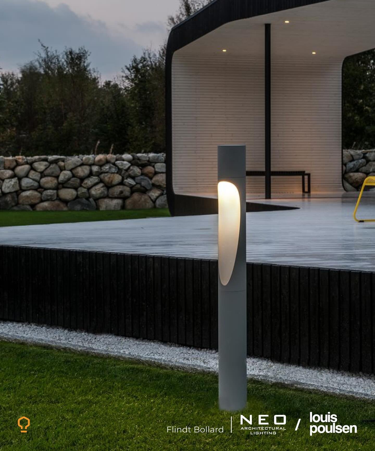 NEO / LOUIS POULSEN&nbsp;|&nbsp;FLINDT BOLLARD&nbsp;

The light distribution is directed downward on one side of the bollard. The flared aperture creates an organic shaped light pattern covering nearly 180&deg;. Two COB LEDs are housed in the top of 