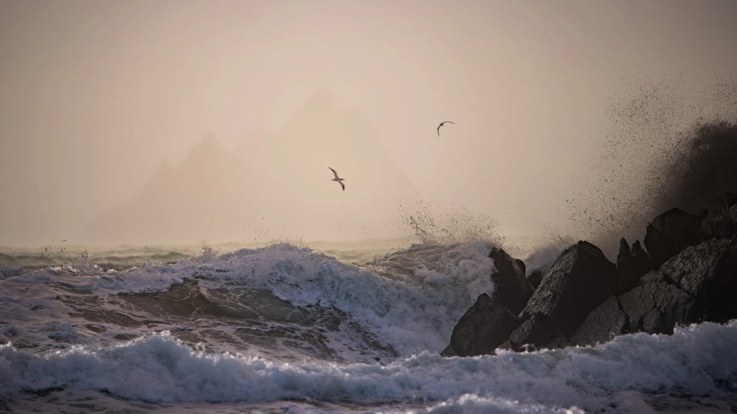 150-600 skellig waves-52.jpg