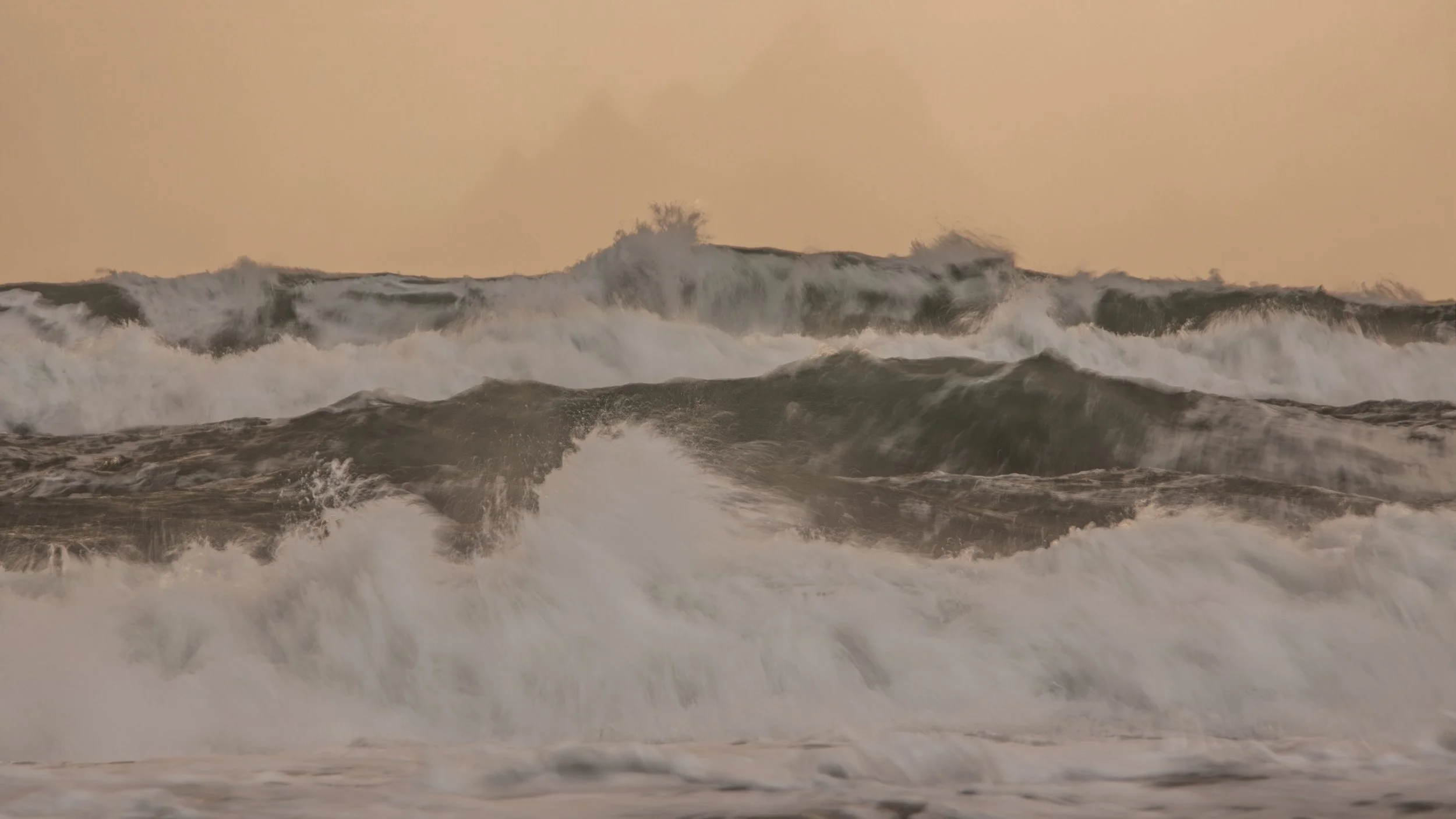 150-600 skellig waves-45.jpg