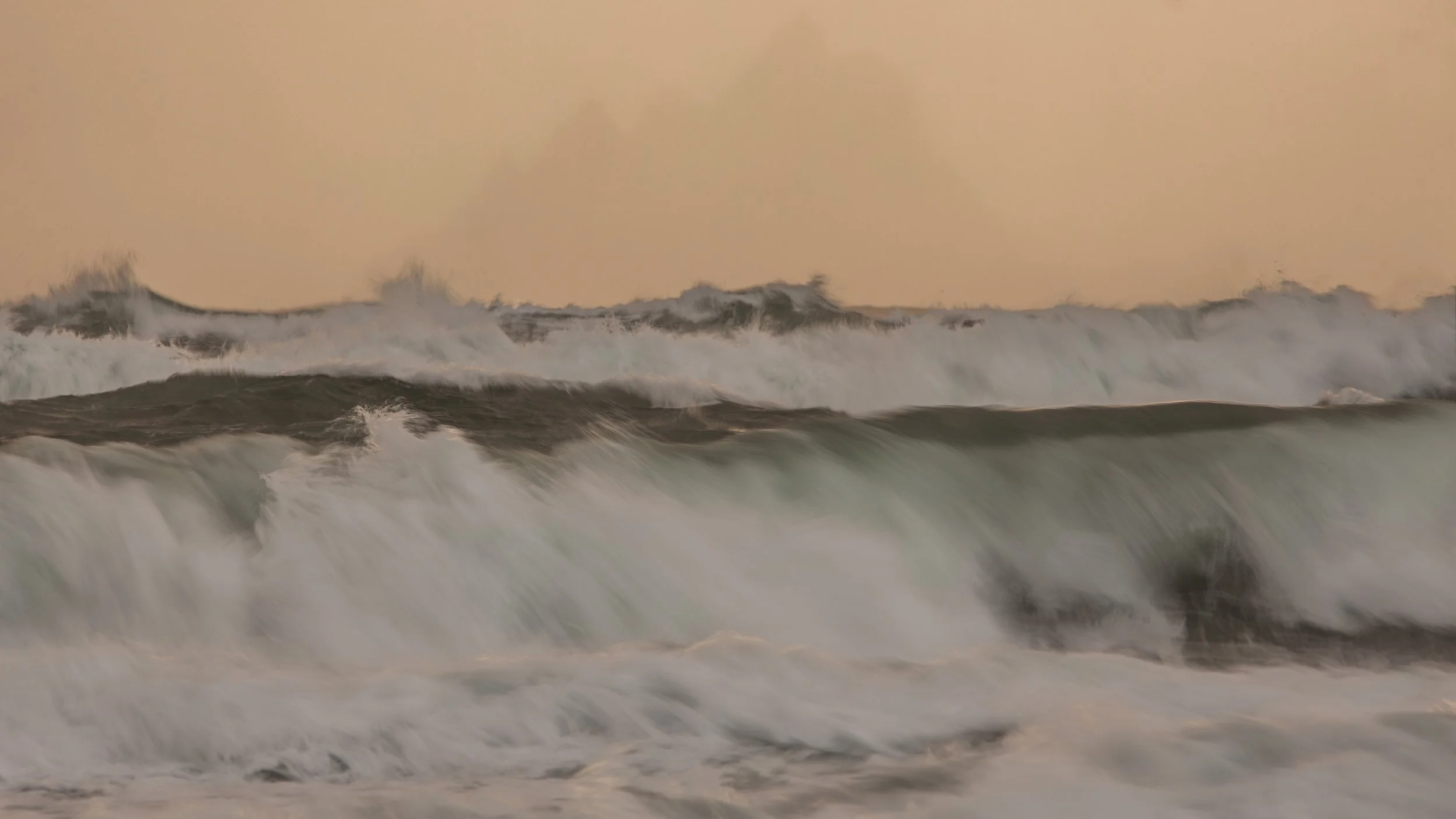 150-600 skellig waves-44.jpg