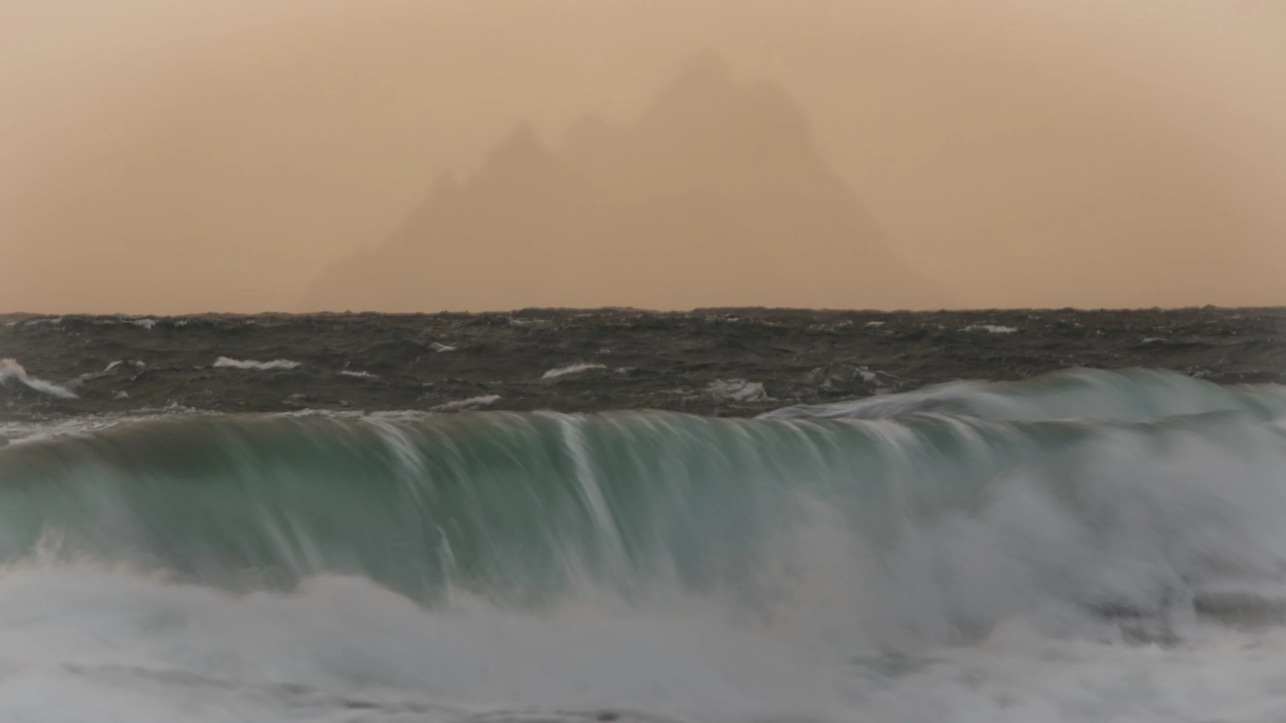 150-600 skellig waves-43.jpg