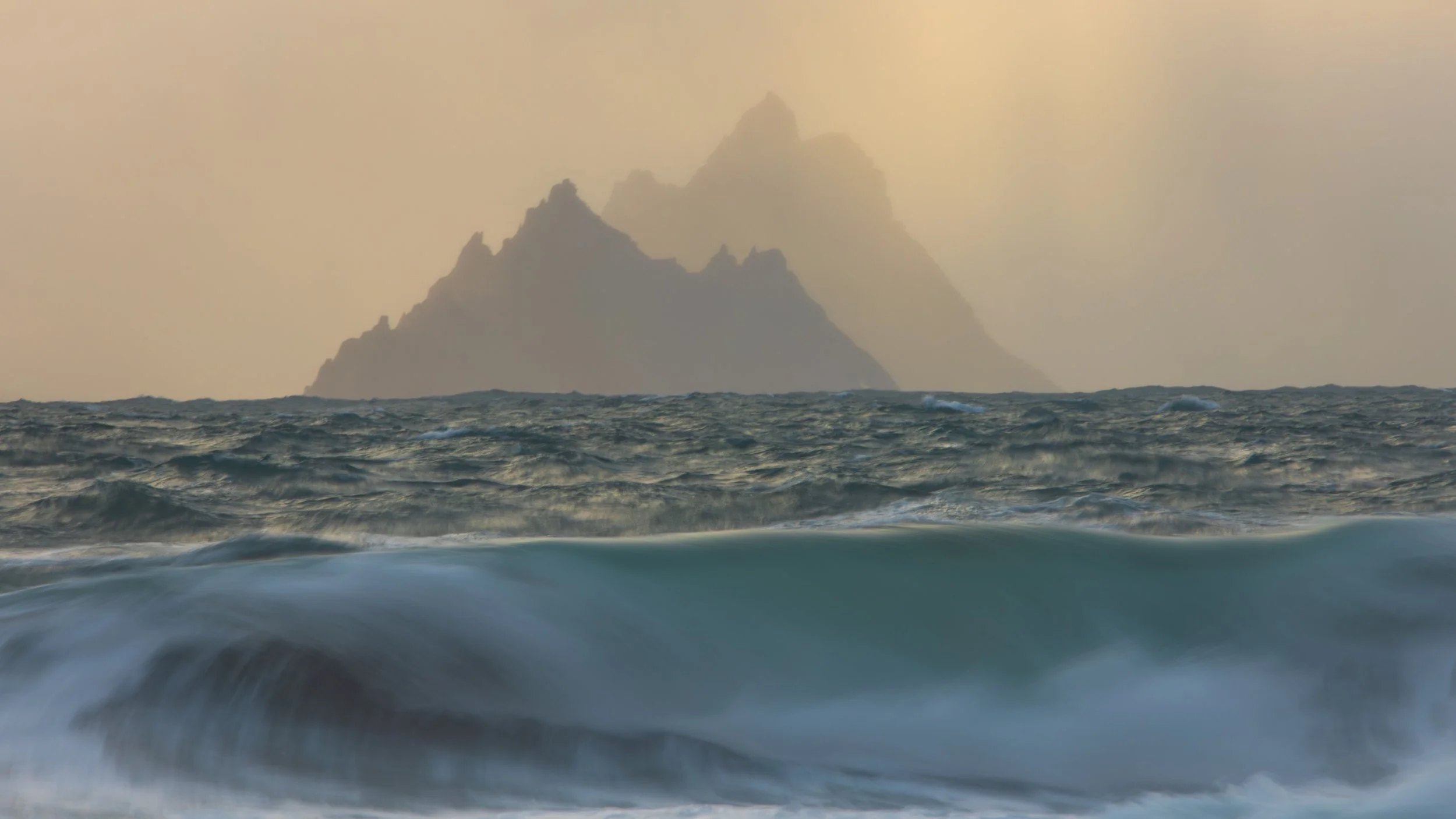 150-600 skellig waves-40.jpg