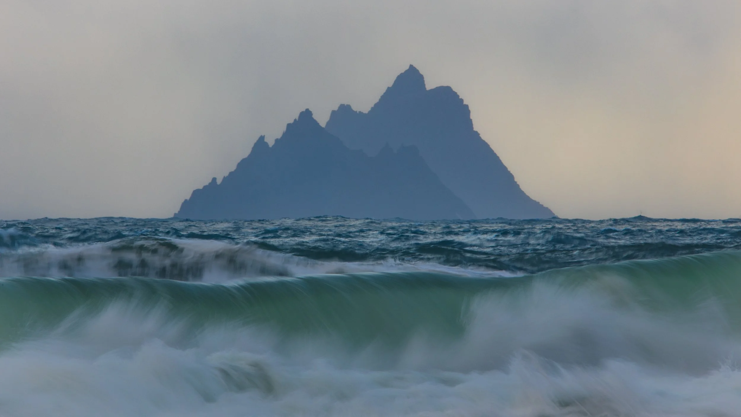 150-600 skellig waves-36.jpg
