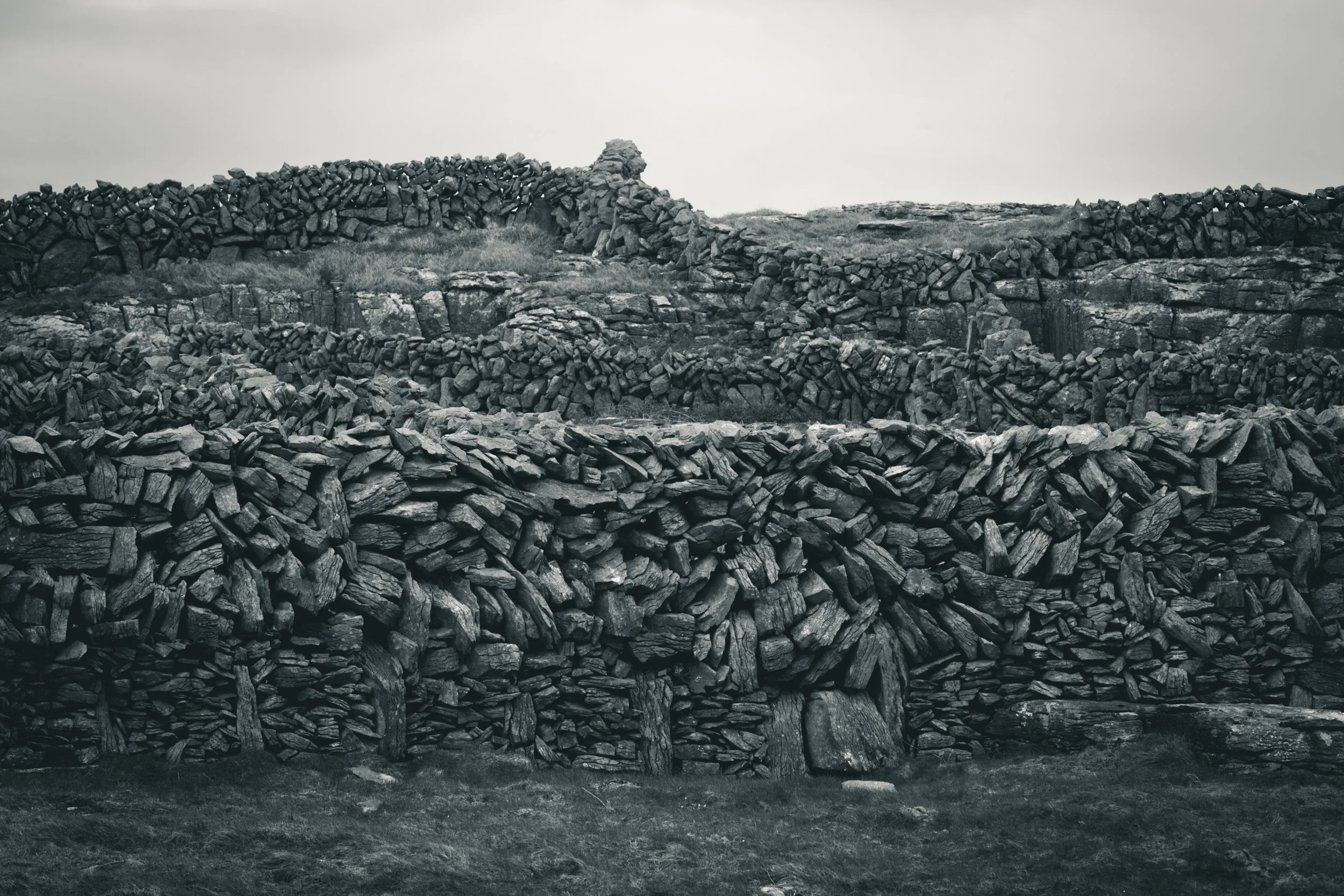 Inis Mor Eeragh Lighthouse-2.jpg