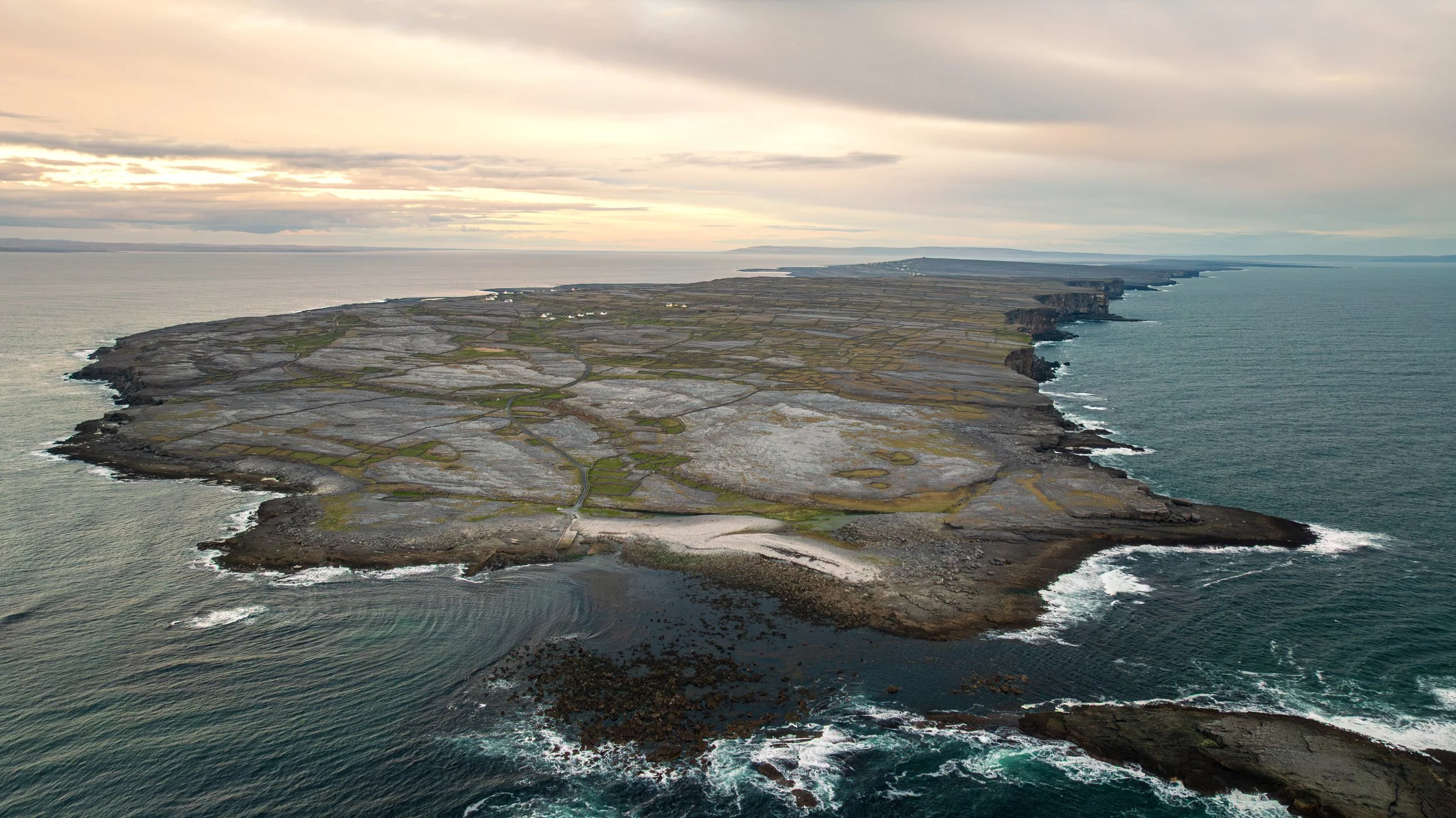 Inis Mor Eeragh Lighthouse-8.jpg