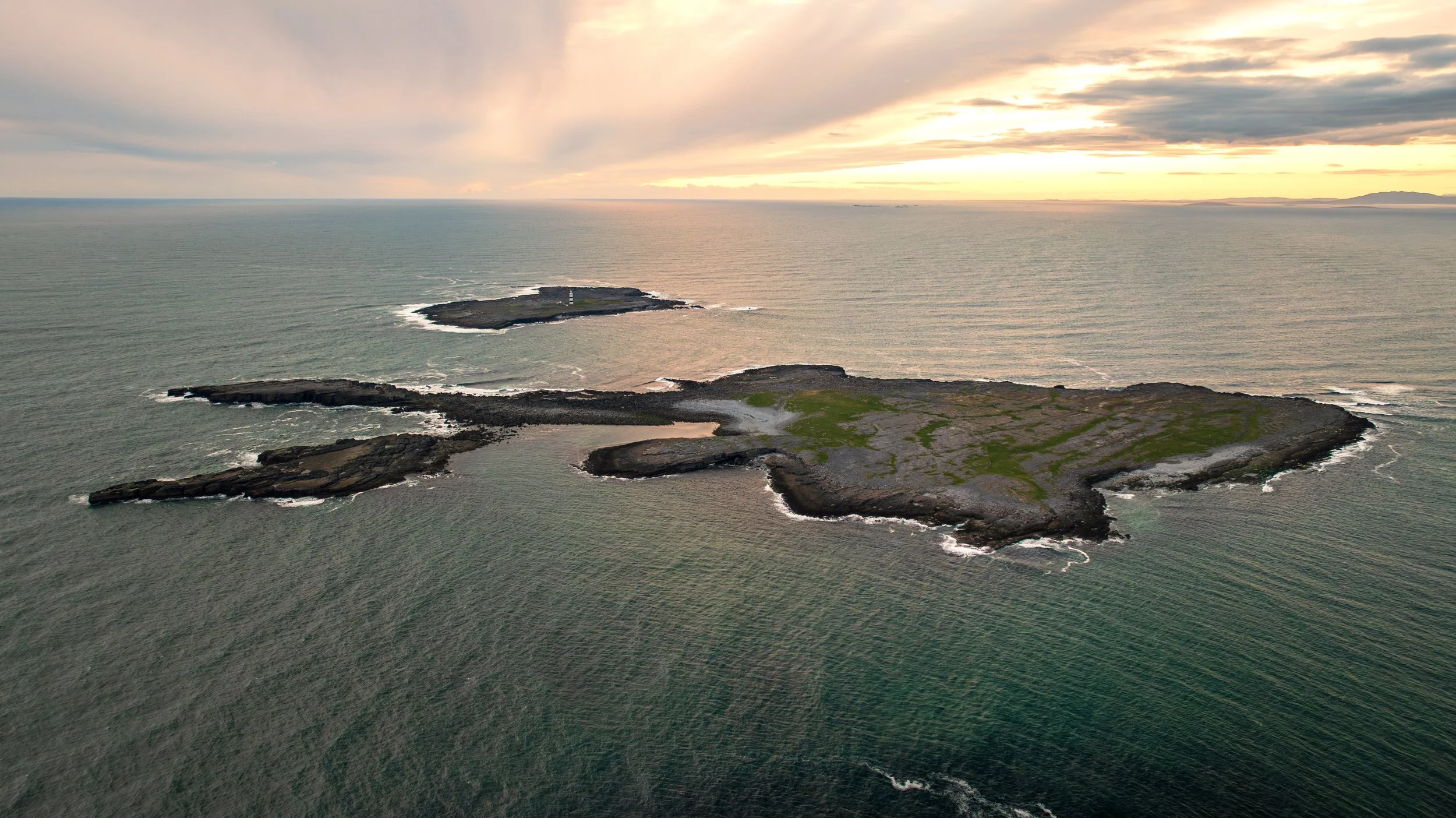 Inis Mor Eeragh Lighthouse-11.jpg