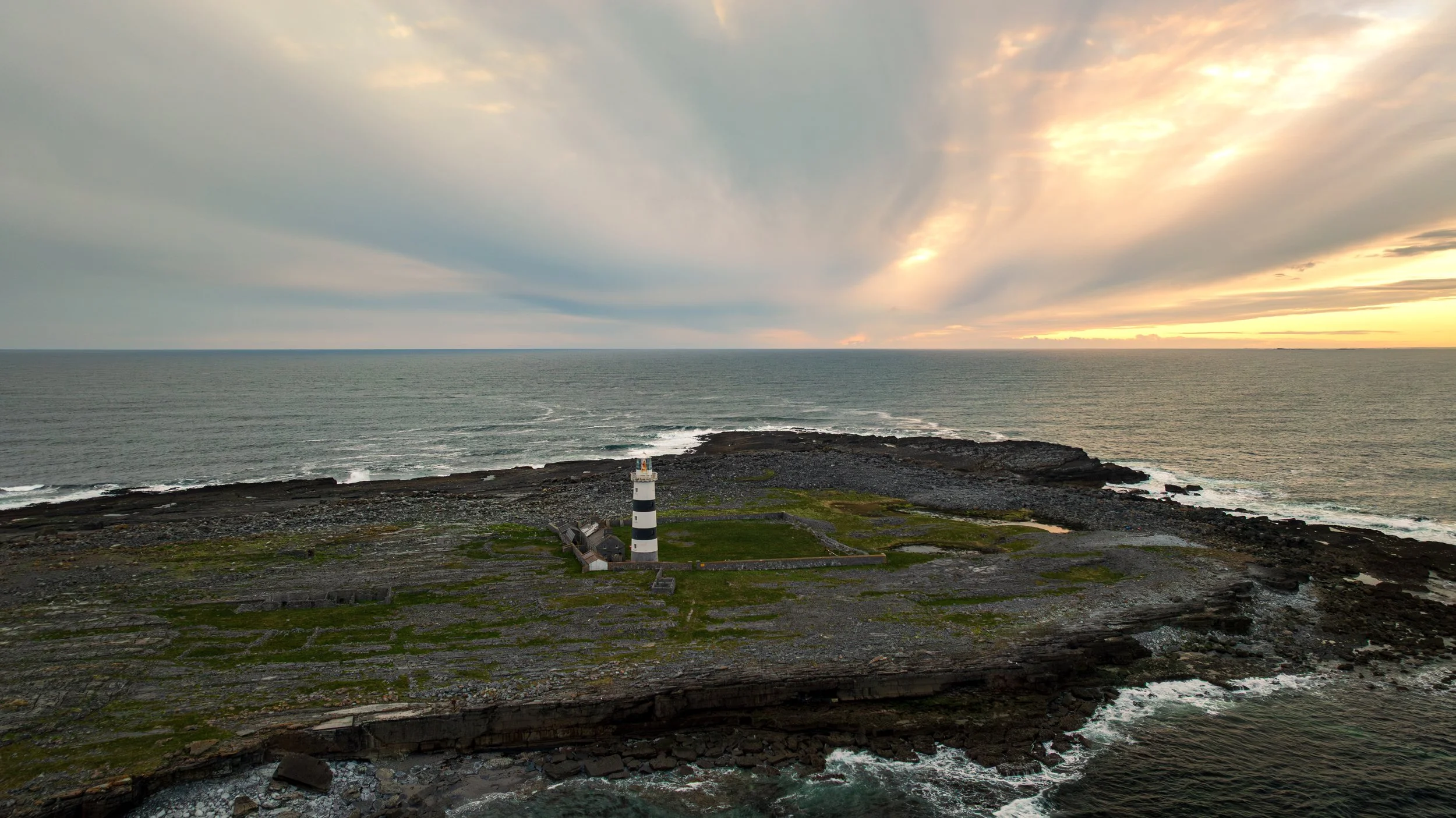 Inis Mor Eeragh Lighthouse-12.jpg