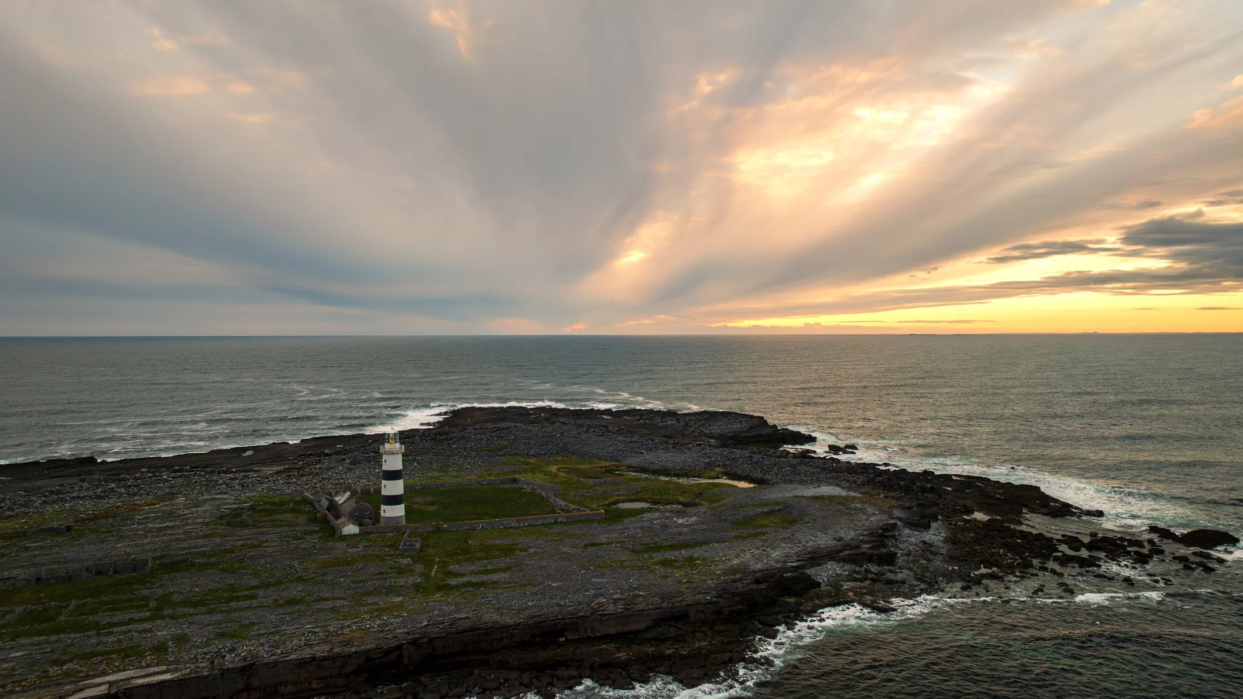 Inis Mor Eeragh Lighthouse-13.jpg