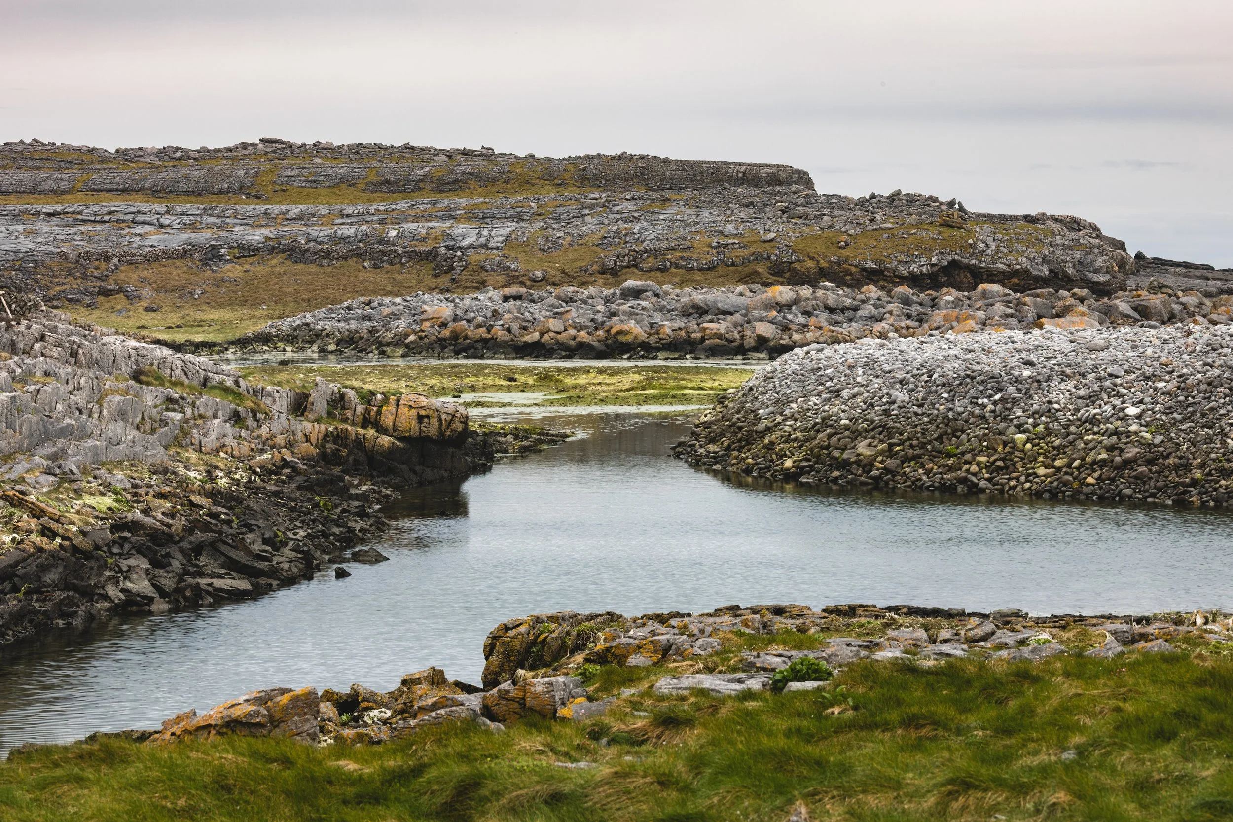 Inis Mor Eeragh Lighthouse.jpg