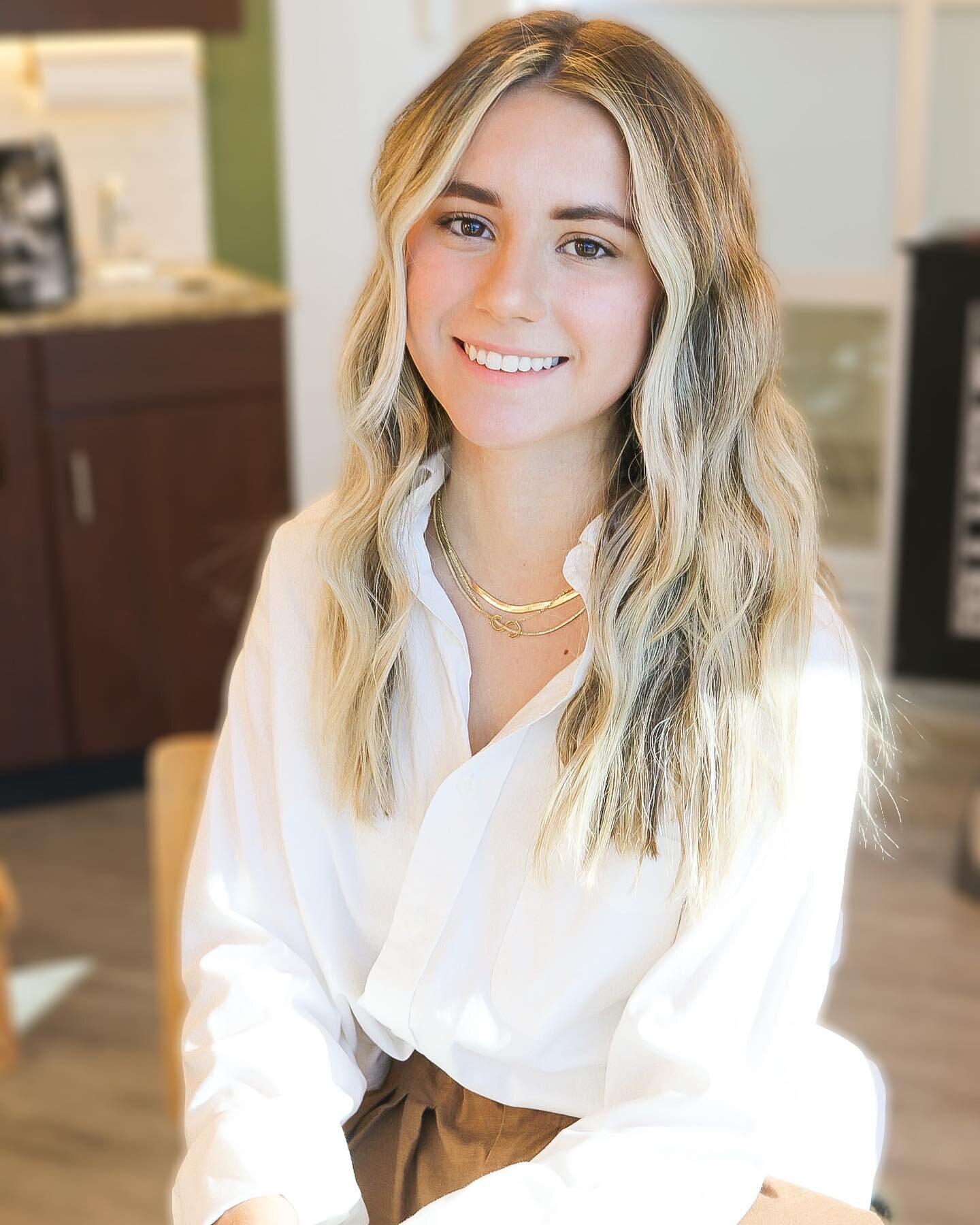 Meet Sarah! 

She started Cosmetology School at Paul Mitchell The School in February 

We are so excited to have a front row seat to watch her career BLOW UP! 

favorite drink: ☕️
favorite pass time: 🏋🏼&zwj;♀️ 
best assistant ever: 💁🏼&zwj;♀️

✨Sh