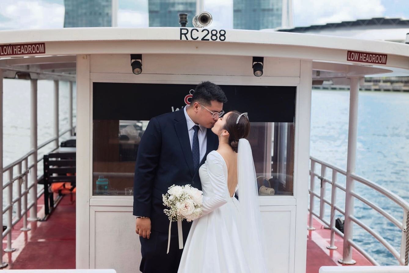 One of our favourites from KEWI&rsquo;s wedding &mdash; this surprise boat march in entrance 🥹

When we saw the reactions of the guests, we knew immediately it was one of the best decisions we made ☺️❤️