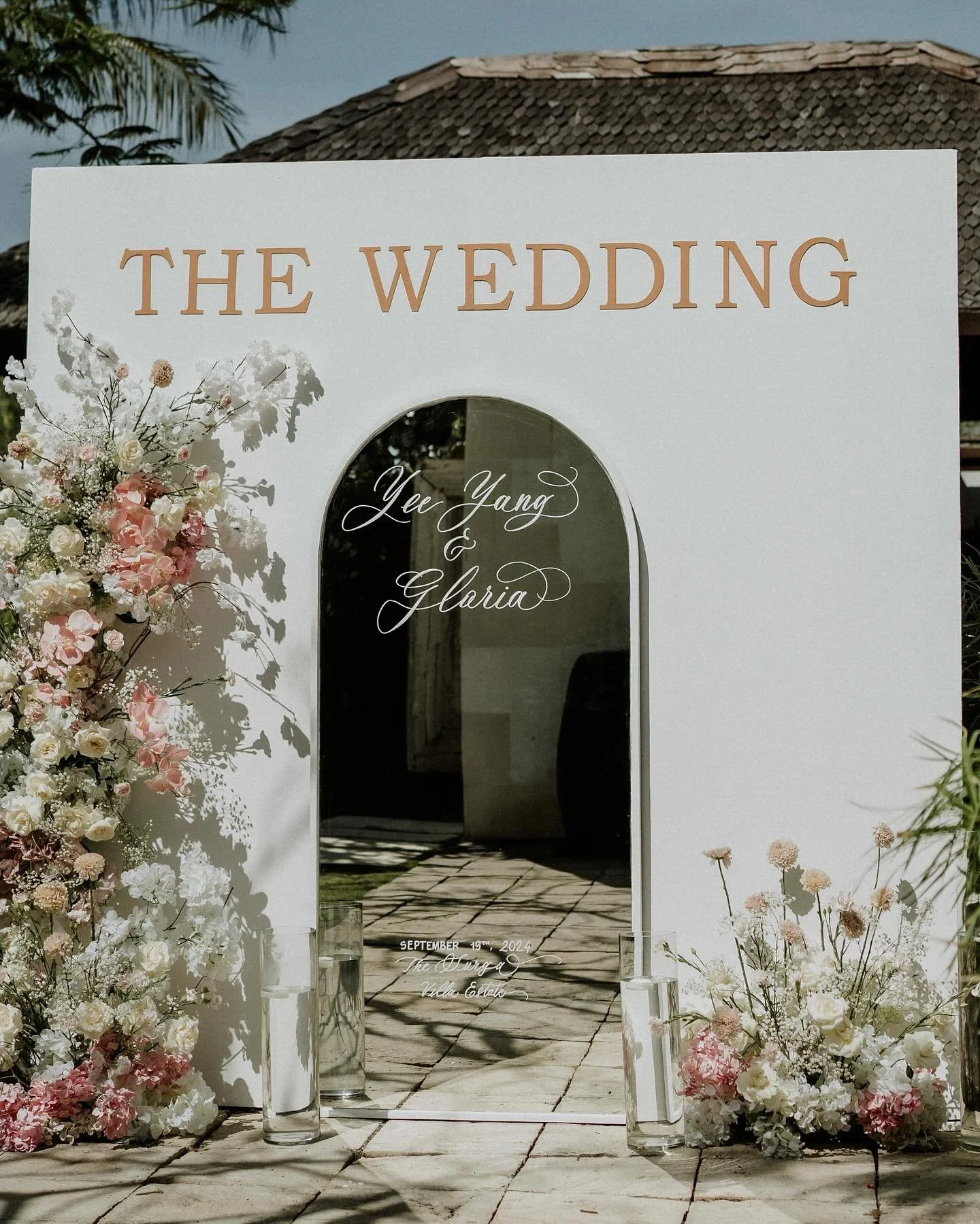 Setting the mood from the entrance, a preview of what&rsquo;s to come 🤍

Styling by @baliwonderfuldecor