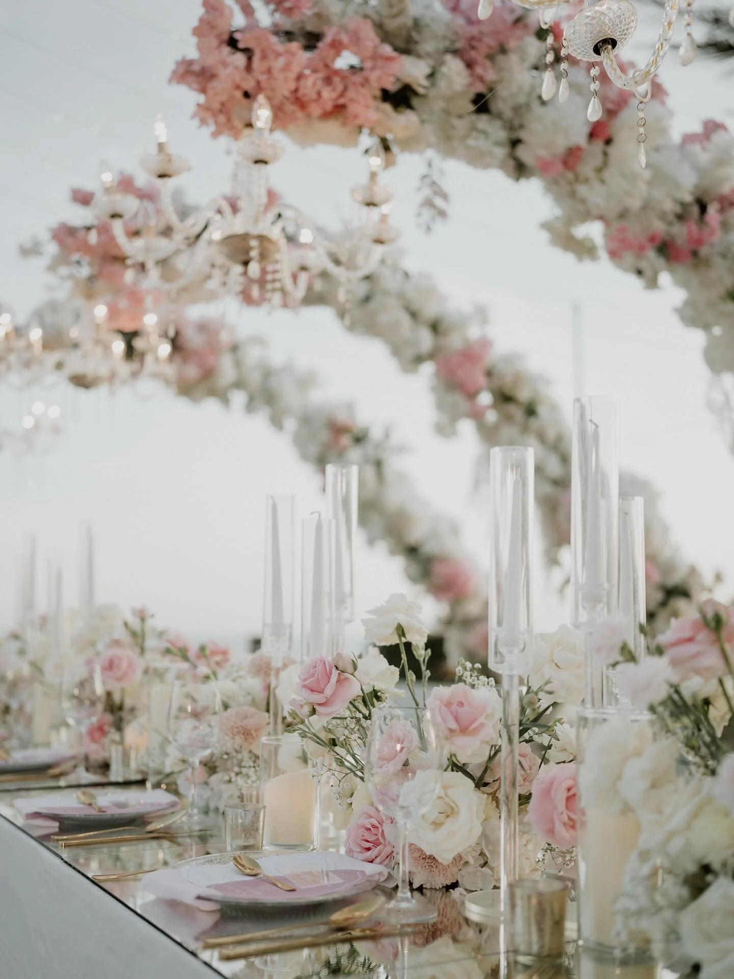 The kind of dinner setup that makes you believe in fairytales 🥺