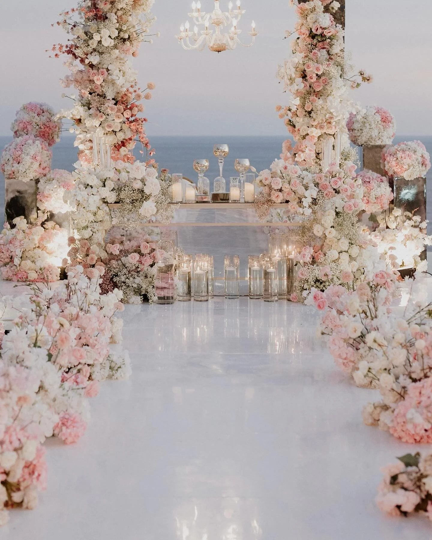 Should the sweetheart table stand out or blend in? 🤭🤭🤭