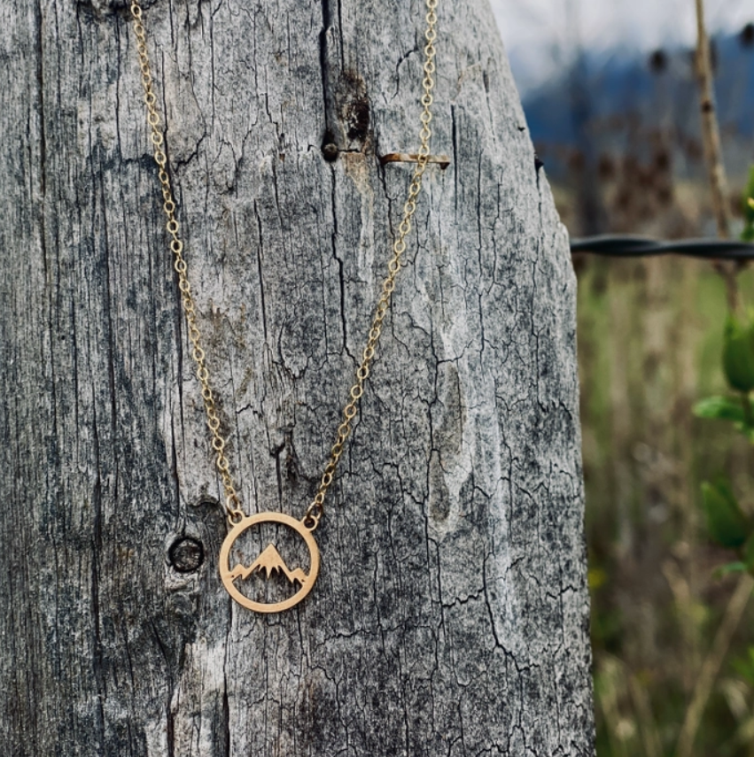 Mountainscapr necklace gold.png