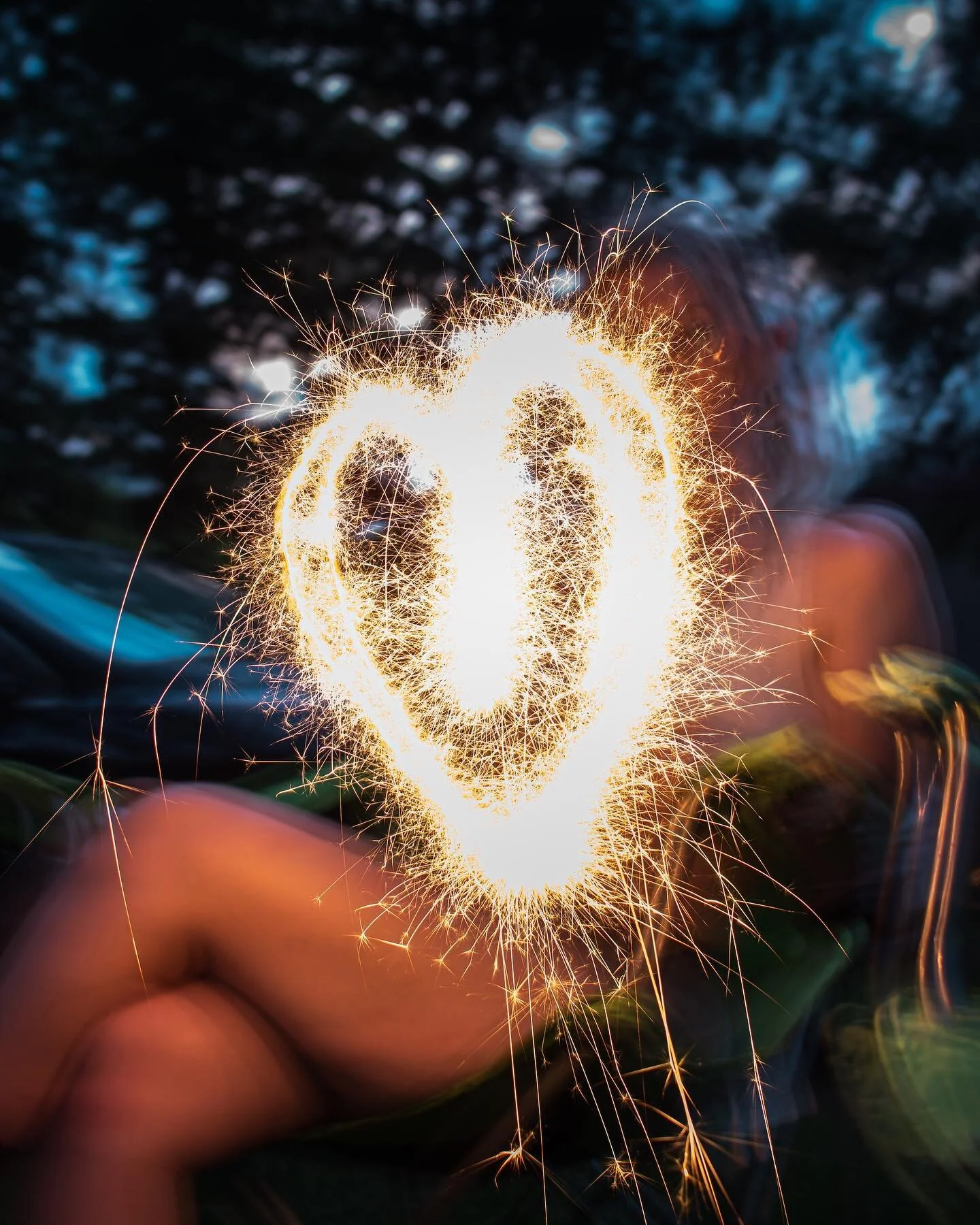 ✨ ɢʟᴏᴡ ʜᴇᴀʀᴛꜱ
&bull;
&bull;
&bull;
- You can never go wrong with sparklers for photos, they are the definition of aesthetic. I tried light painting with them for the first time and actually liked them enough to post it. Also , campfires are a 10/10 v