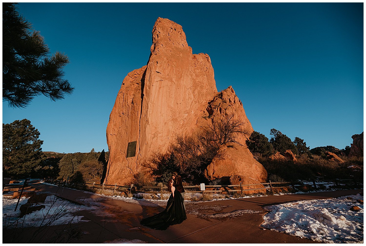 engagement-session-at-garden-of-the-gods-colorado-springs-co_0010.jpg