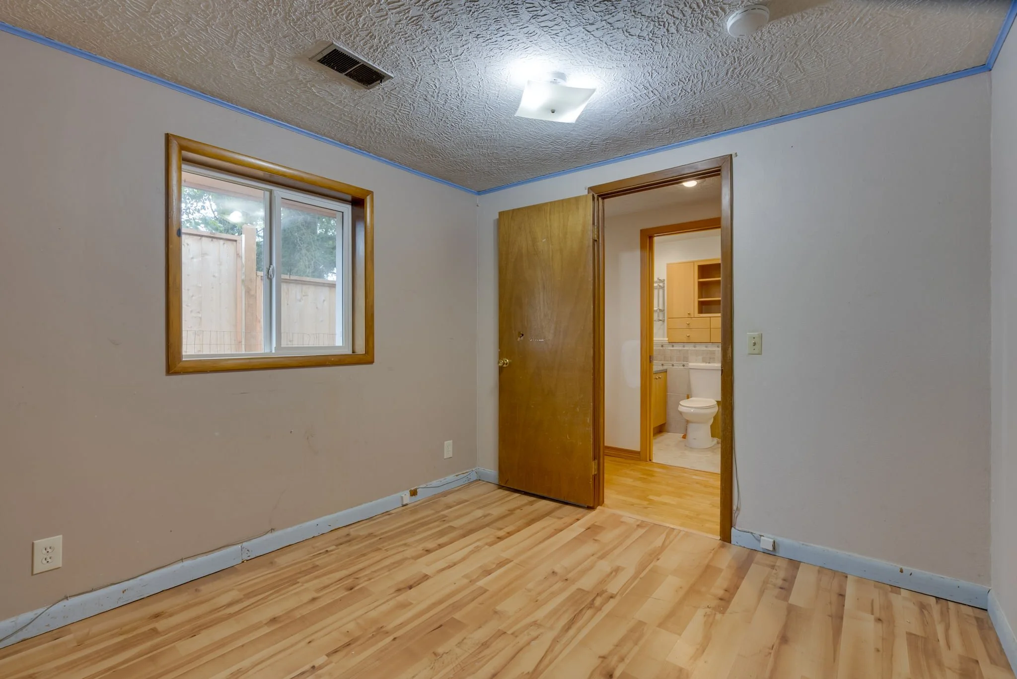 25-web-or-mls-617-ne-120th-ave.jpg
