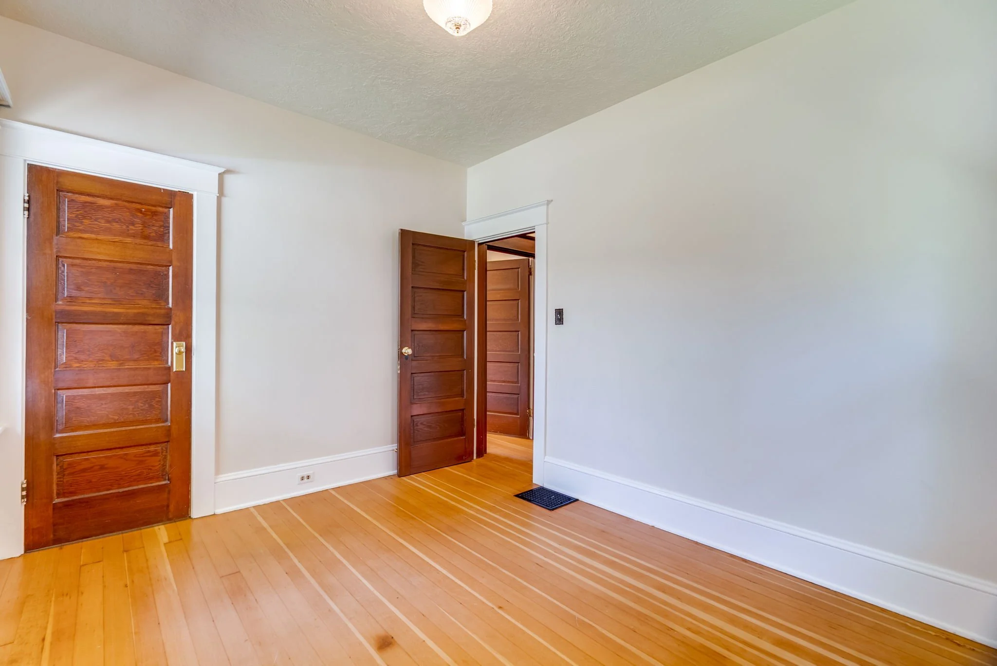 23-web-or-mls-3577-se-woodward-st.jpg