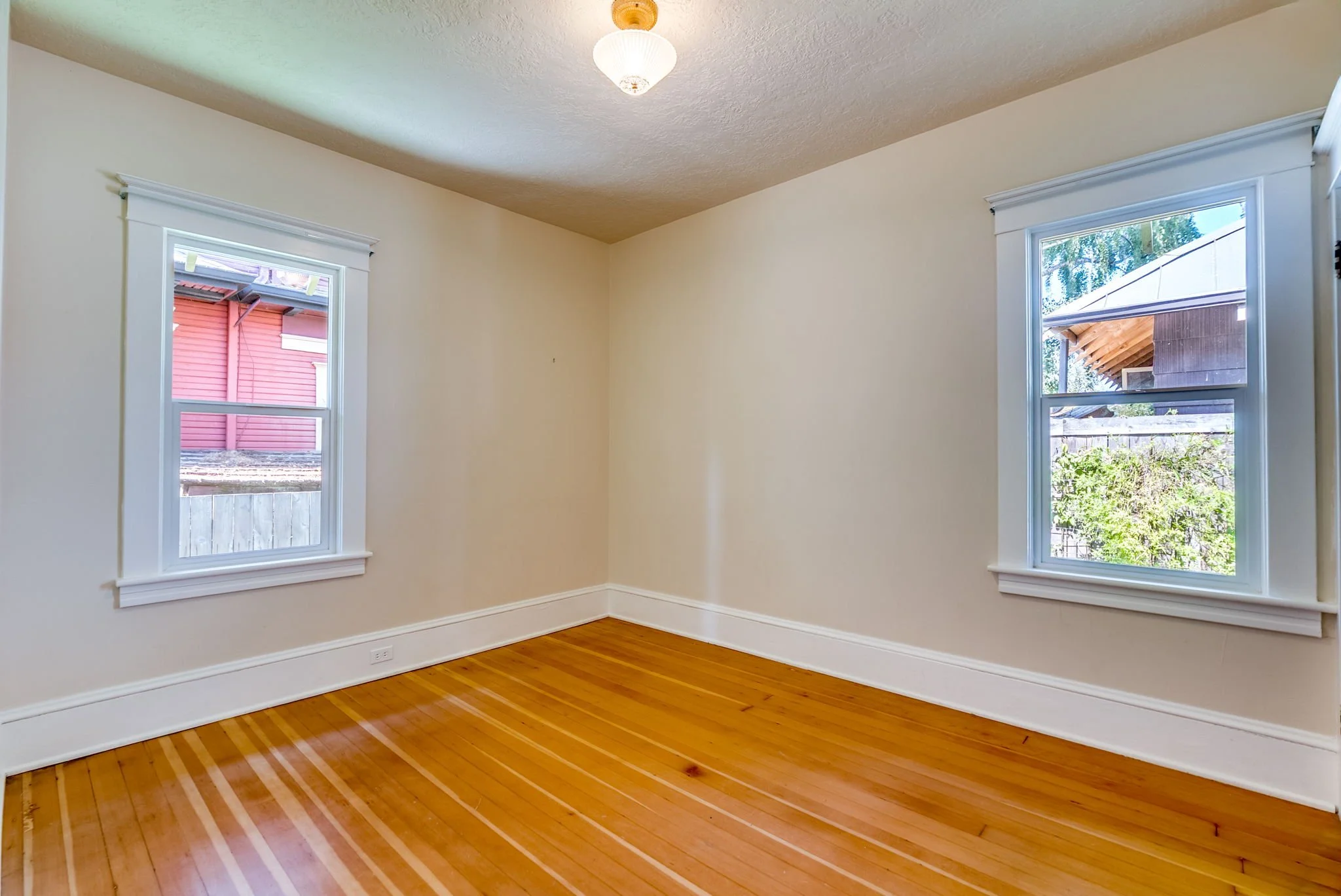 63-web-or-mls-3577-se-woodward-st.jpg