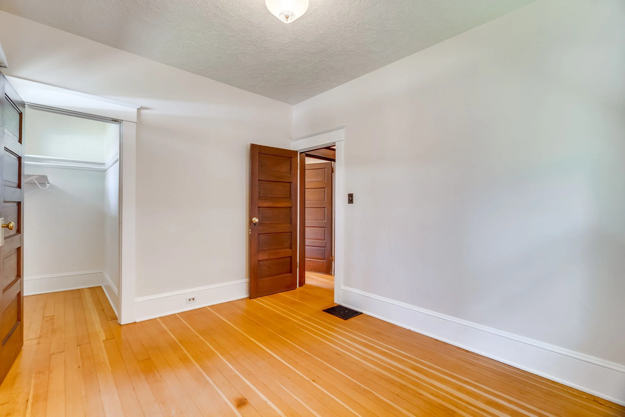 64-web-or-mls-3577-se-woodward-st.jpg
