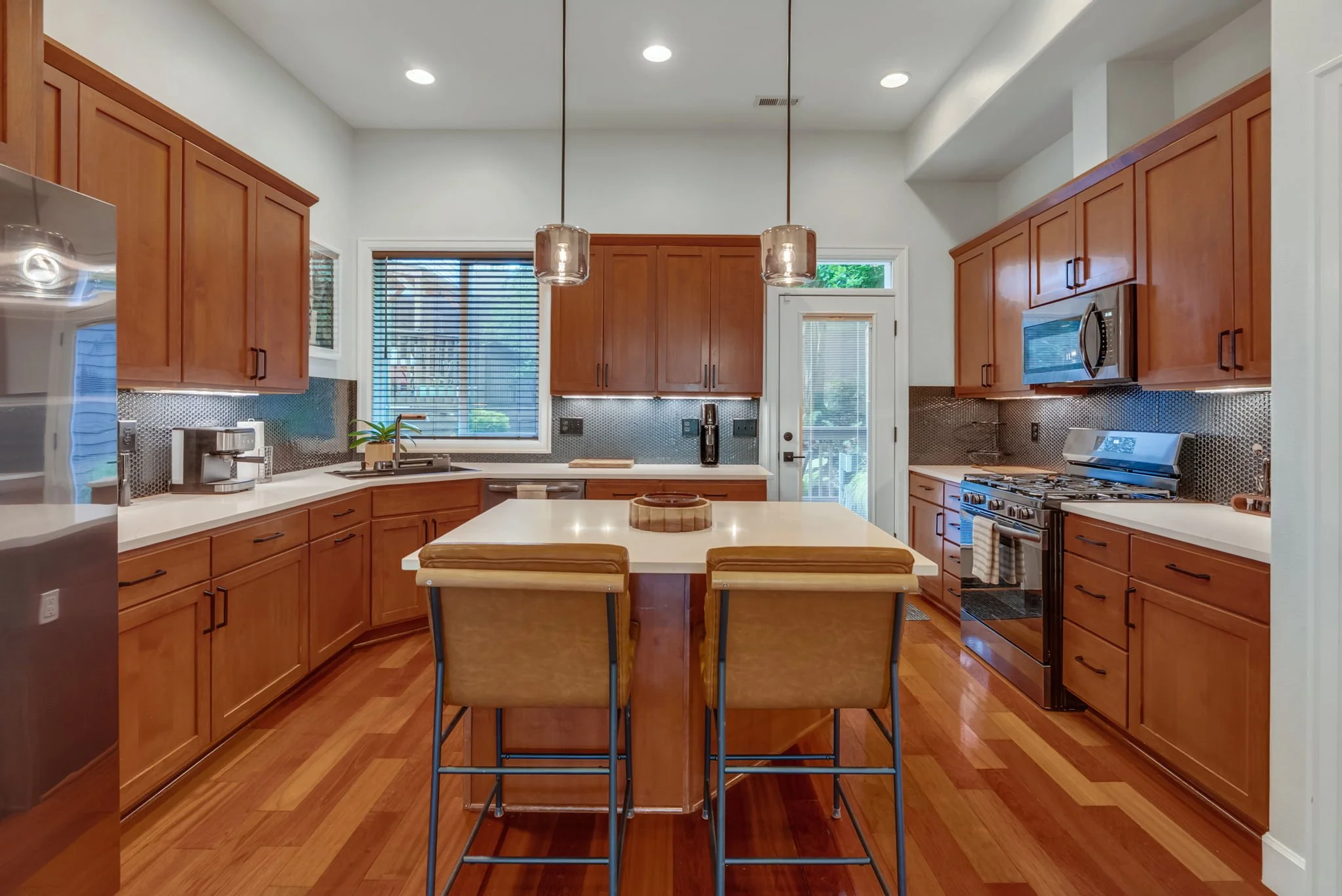 17-web-or-mls-8229-n-edison-st.jpg