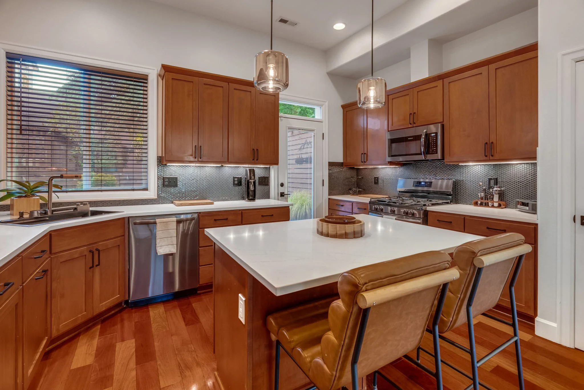 20-web-or-mls-8229-n-edison-st.jpg