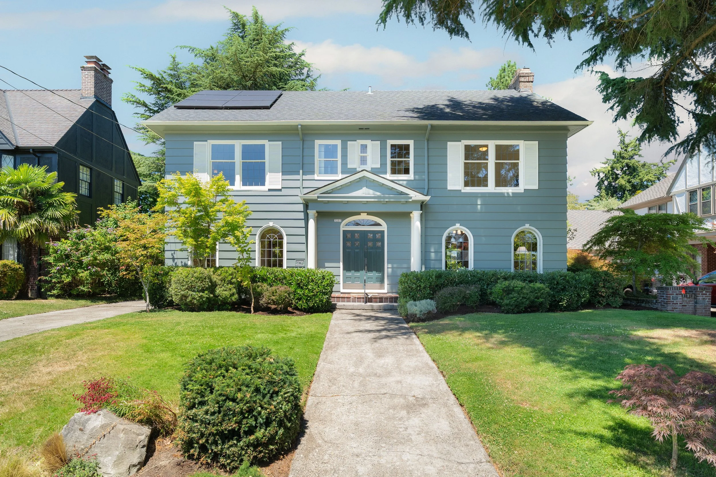 PENDING: Grant Park Dutch Colonial