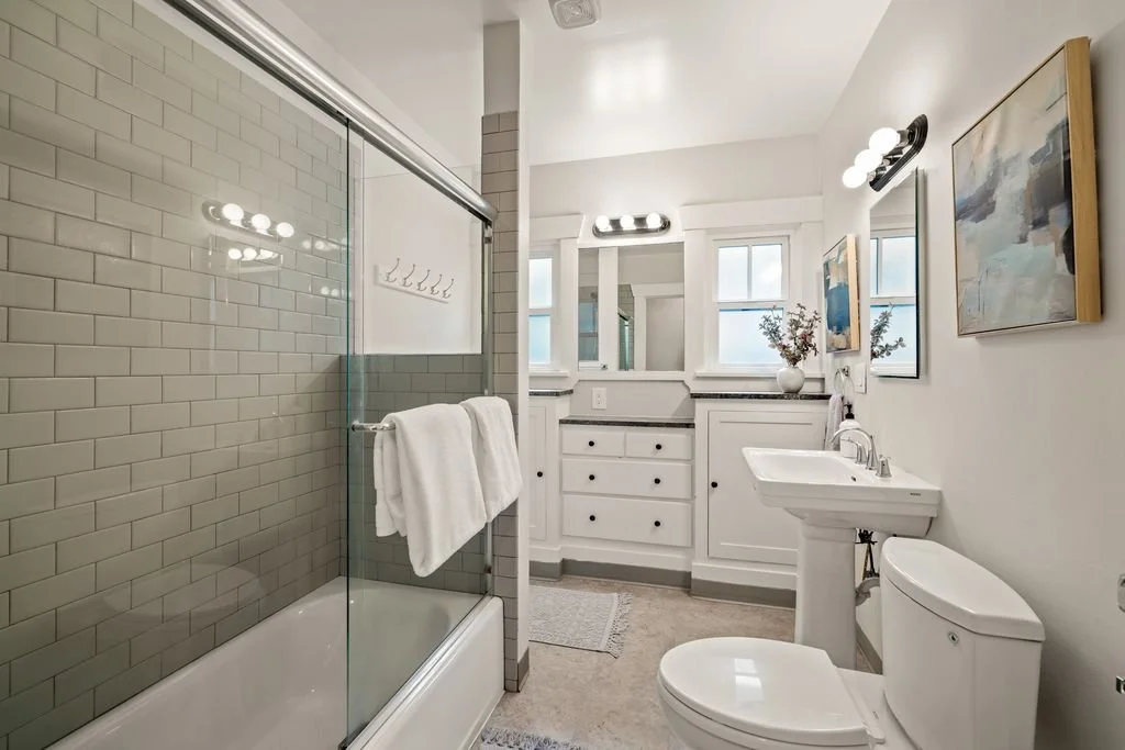 Bathroom1.jpeg