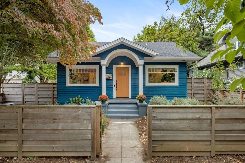 JUST LISTED: Move-in-Ready in Overlook