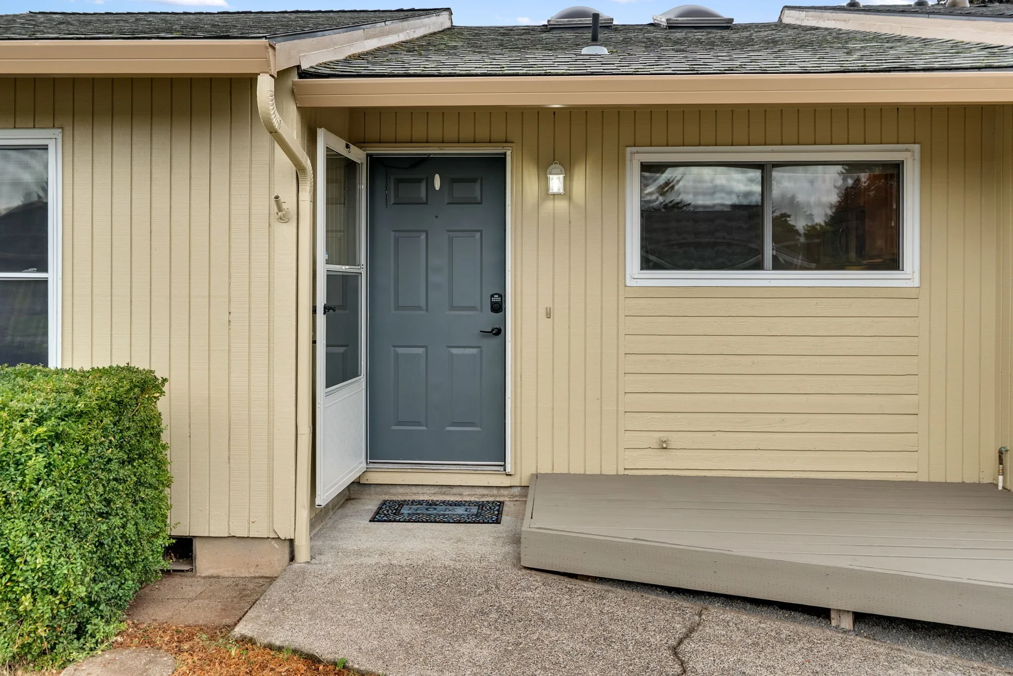 6-web-or-mls-2203-sw-larsson-ave.jpg
