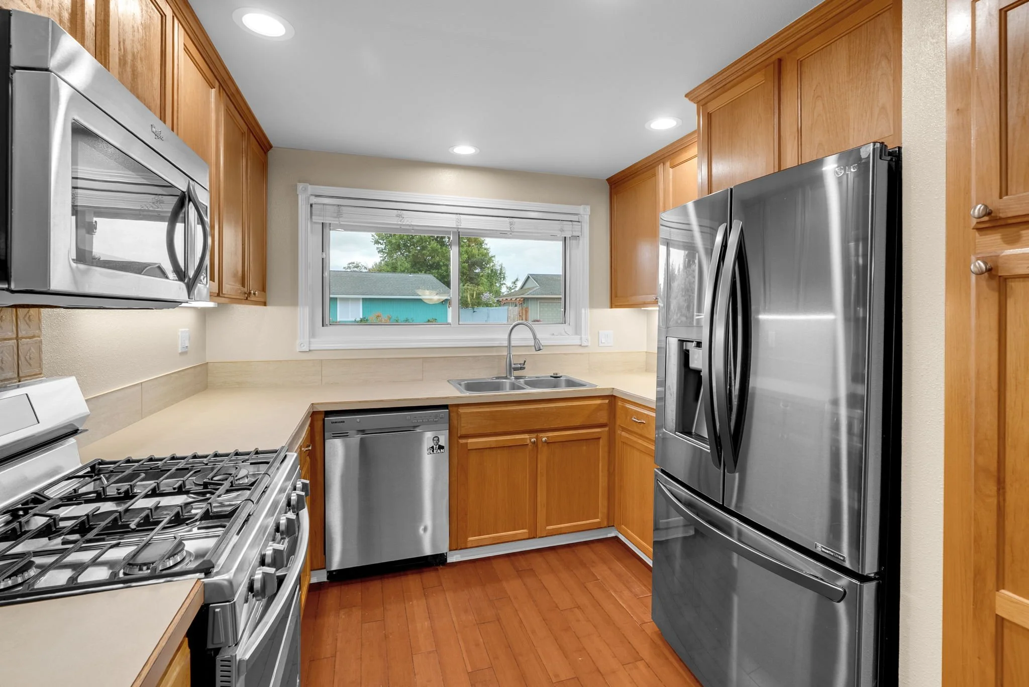 7-web-or-mls-2203-sw-larsson-ave.jpg